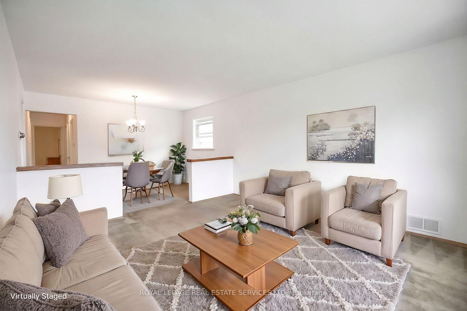 Photo 10 of 42 Black Creek Boulevard, Toronto, Rockcliffe-Smythe — HOMEH