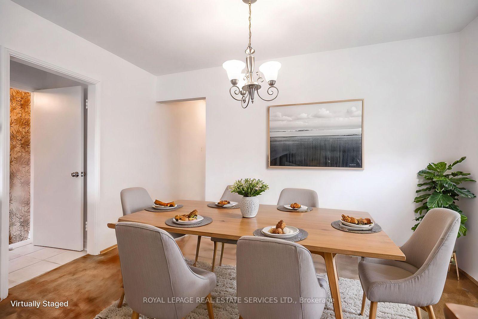 Photo 11 of 42 Black Creek Boulevard, Toronto, Rockcliffe-Smythe — HOMEH