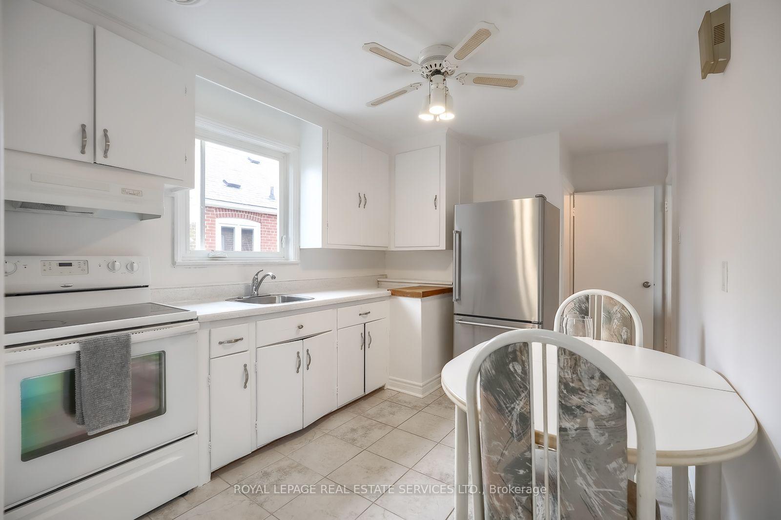 Photo 16 of 42 Black Creek Boulevard, Toronto, Rockcliffe-Smythe — HOMEH