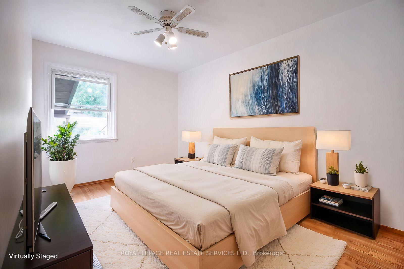 Photo 23 of 42 Black Creek Boulevard, Toronto, Rockcliffe-Smythe — HOMEH