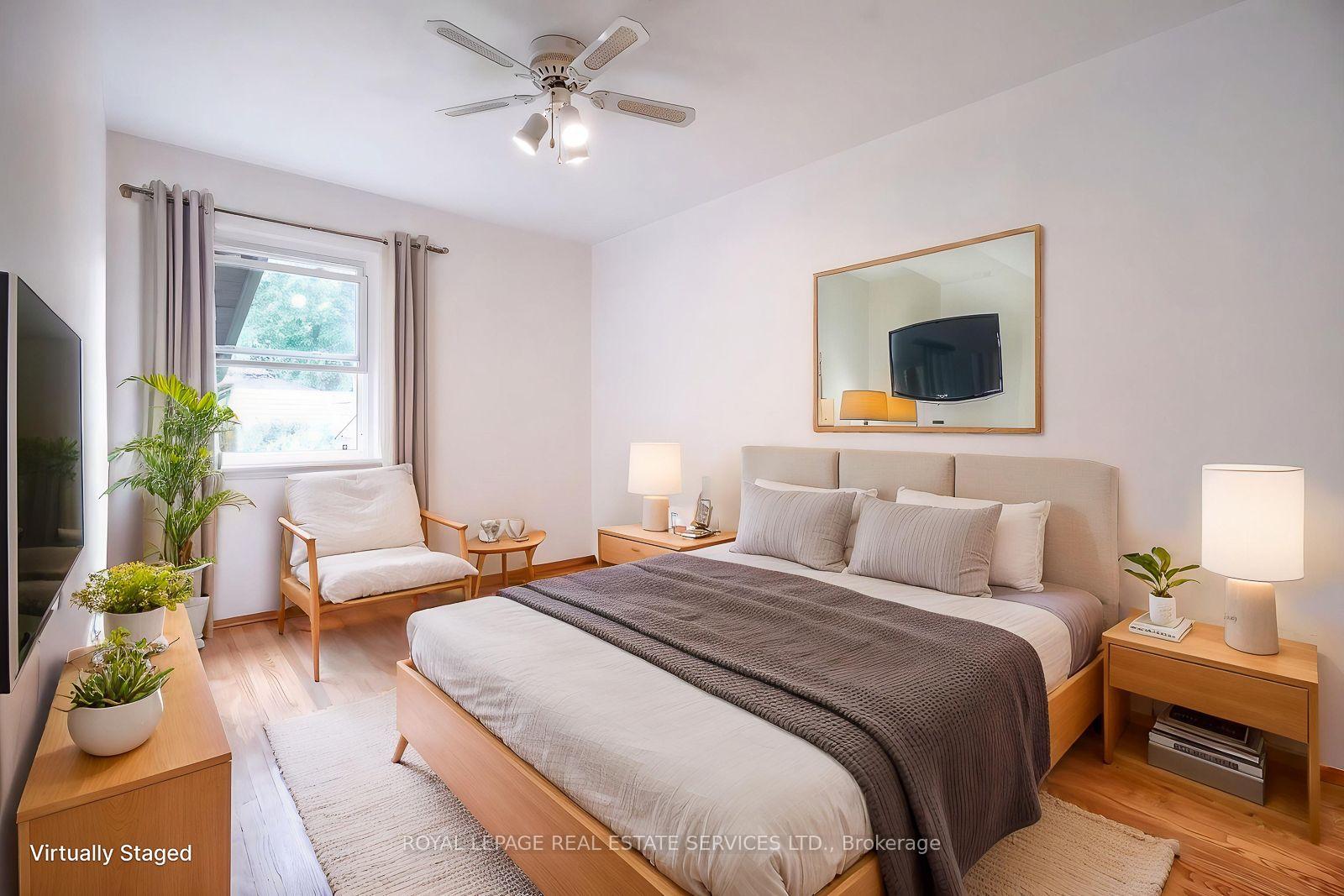 Photo 24 of 42 Black Creek Boulevard, Toronto, Rockcliffe-Smythe — HOMEH