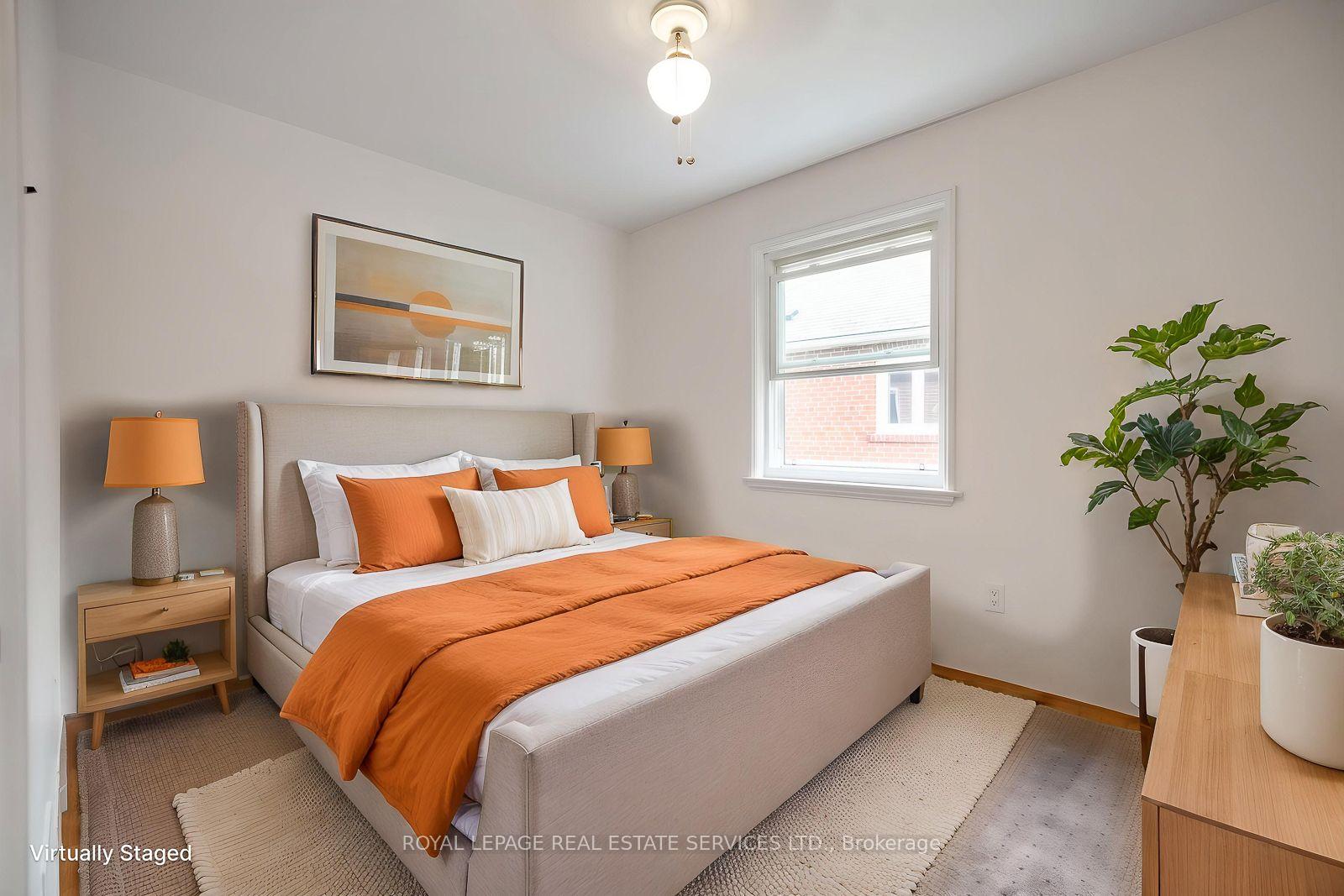 Photo 32 of 42 Black Creek Boulevard, Toronto, Rockcliffe-Smythe — HOMEH