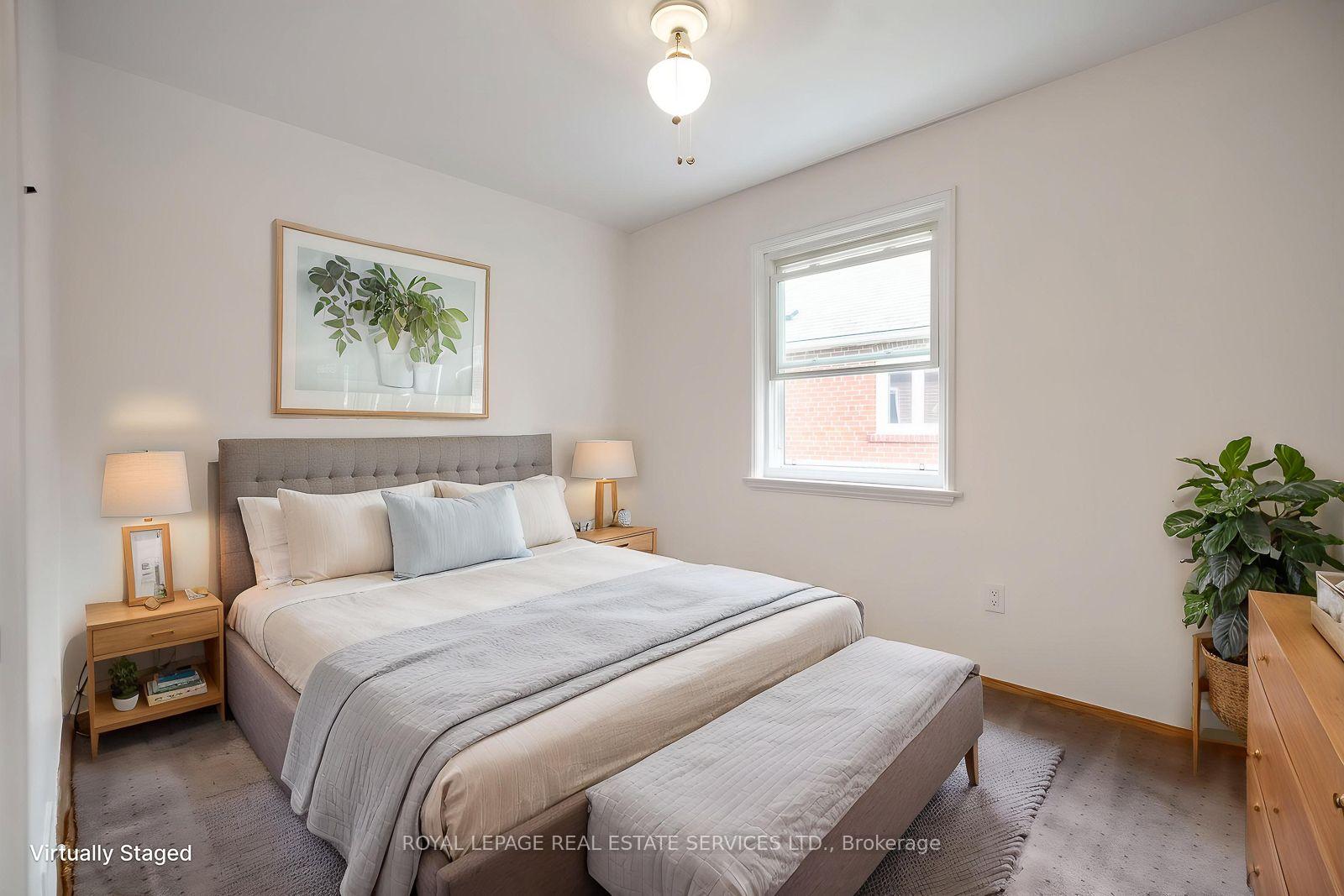 Photo 33 of 42 Black Creek Boulevard, Toronto, Rockcliffe-Smythe — HOMEH