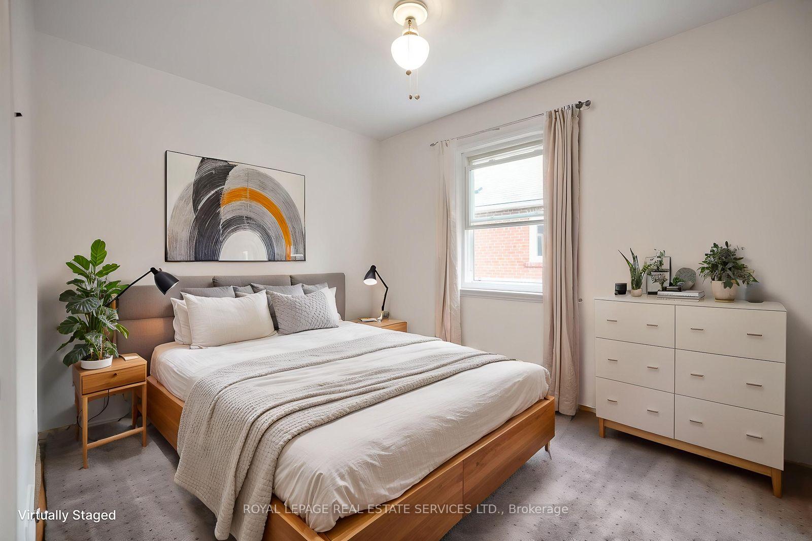 Photo 36 of 42 Black Creek Boulevard, Toronto, Rockcliffe-Smythe — HOMEH
