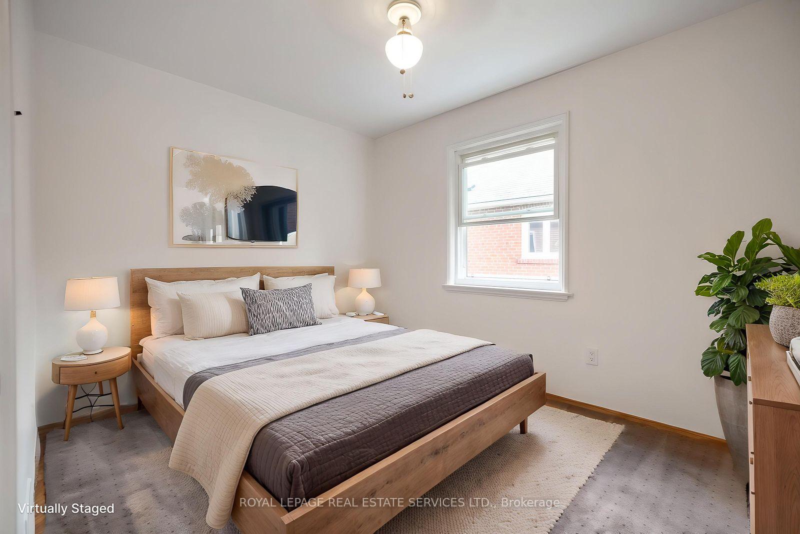 Photo 37 of 42 Black Creek Boulevard, Toronto, Rockcliffe-Smythe — HOMEH