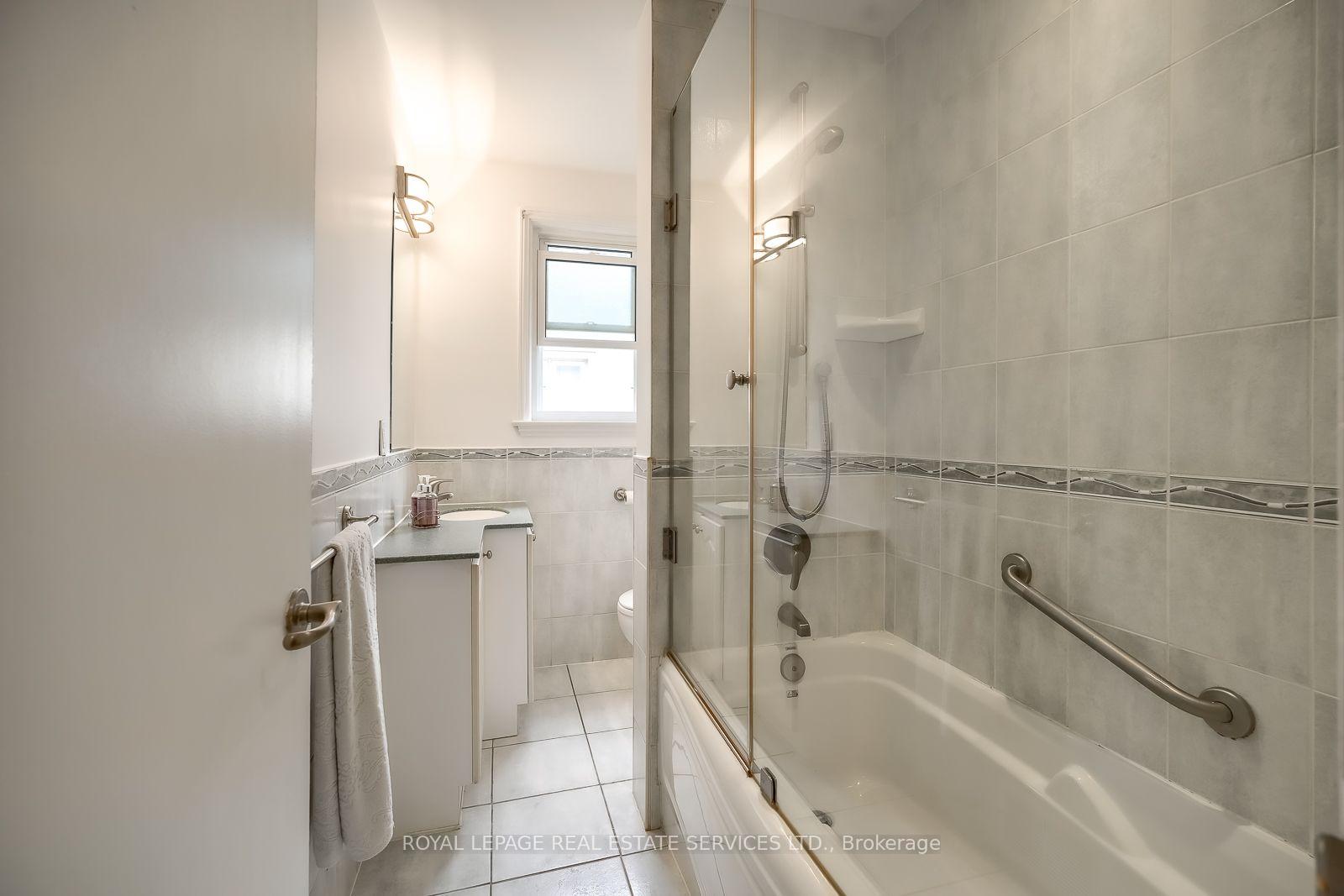 Photo 39 of 42 Black Creek Boulevard, Toronto, Rockcliffe-Smythe — HOMEH