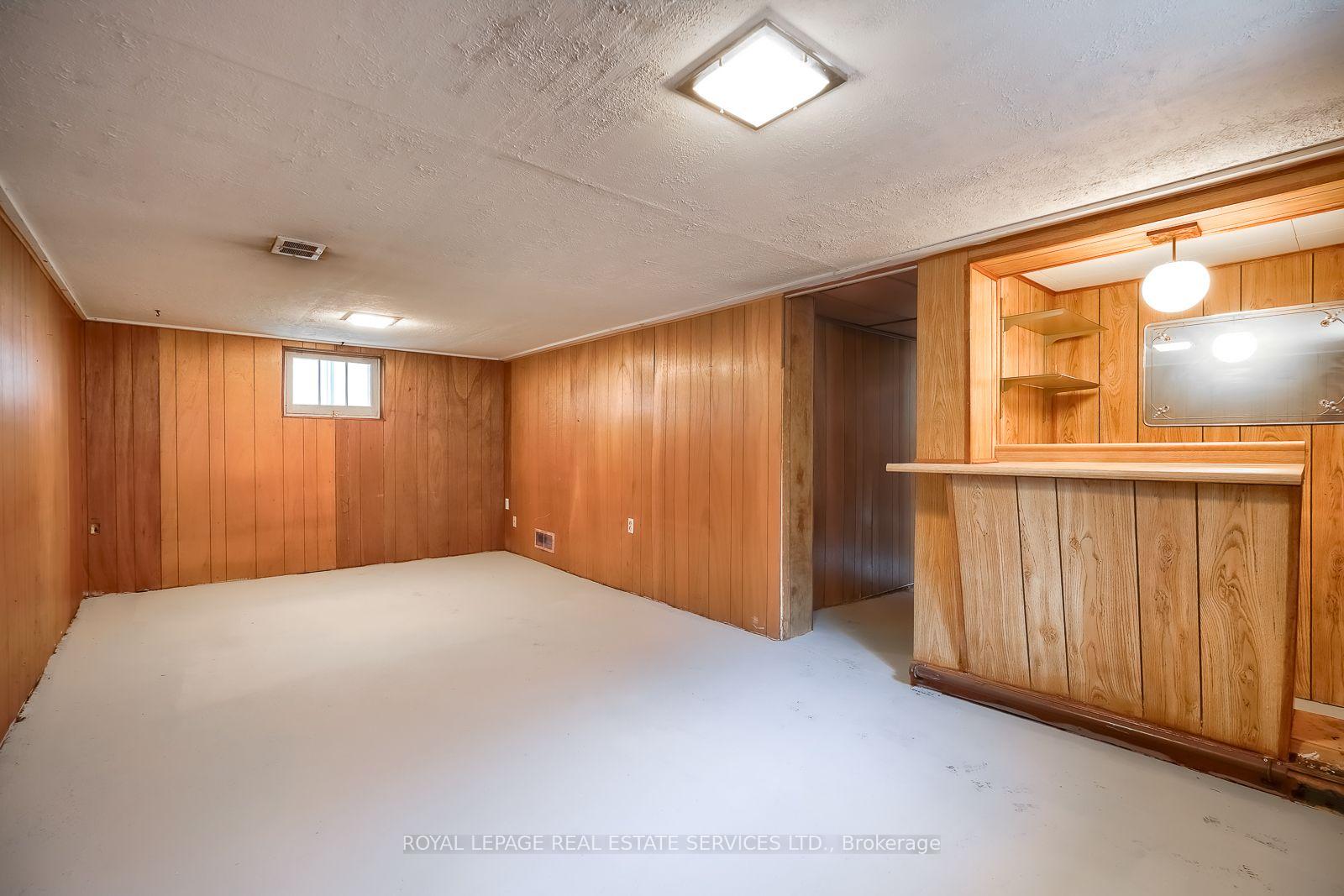 Photo 40 of 42 Black Creek Boulevard, Toronto, Rockcliffe-Smythe — HOMEH