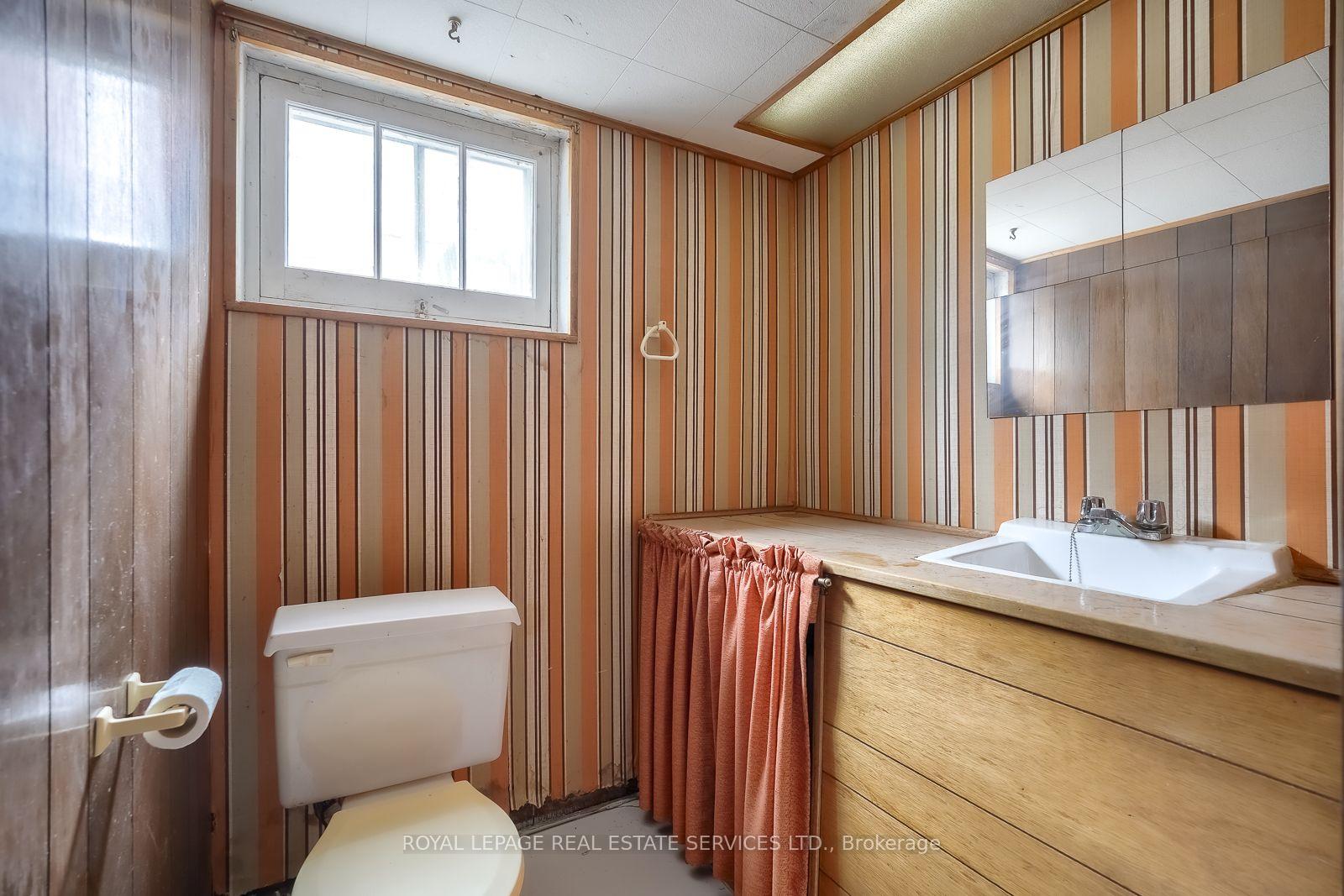 Photo 41 of 42 Black Creek Boulevard, Toronto, Rockcliffe-Smythe — HOMEH