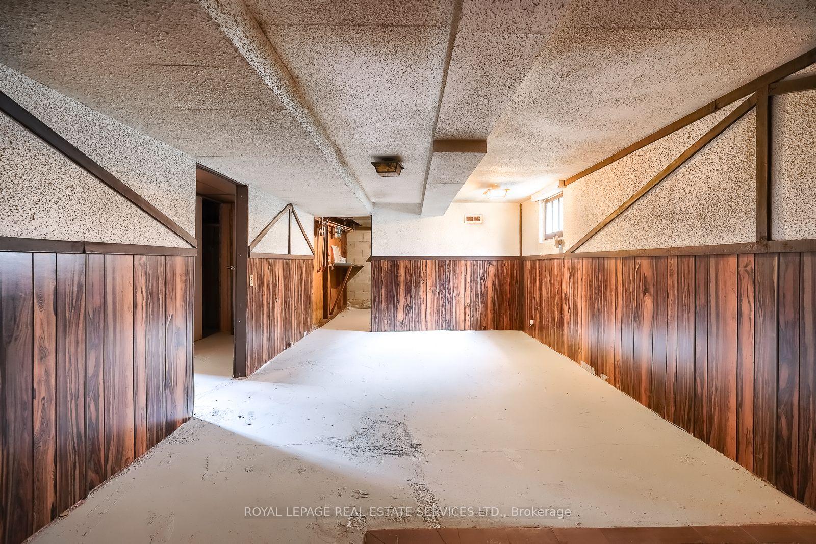 Photo 42 of 42 Black Creek Boulevard, Toronto, Rockcliffe-Smythe — HOMEH