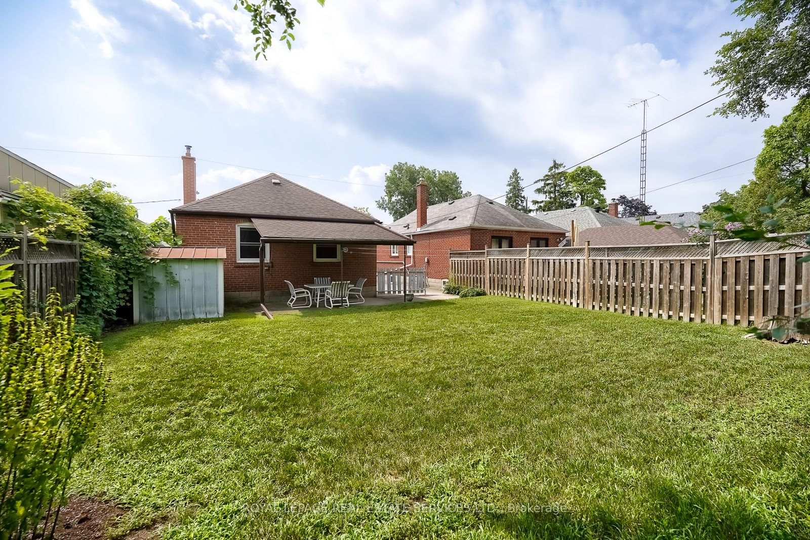 Photo 44 of 42 Black Creek Boulevard, Toronto, Rockcliffe-Smythe — HOMEH