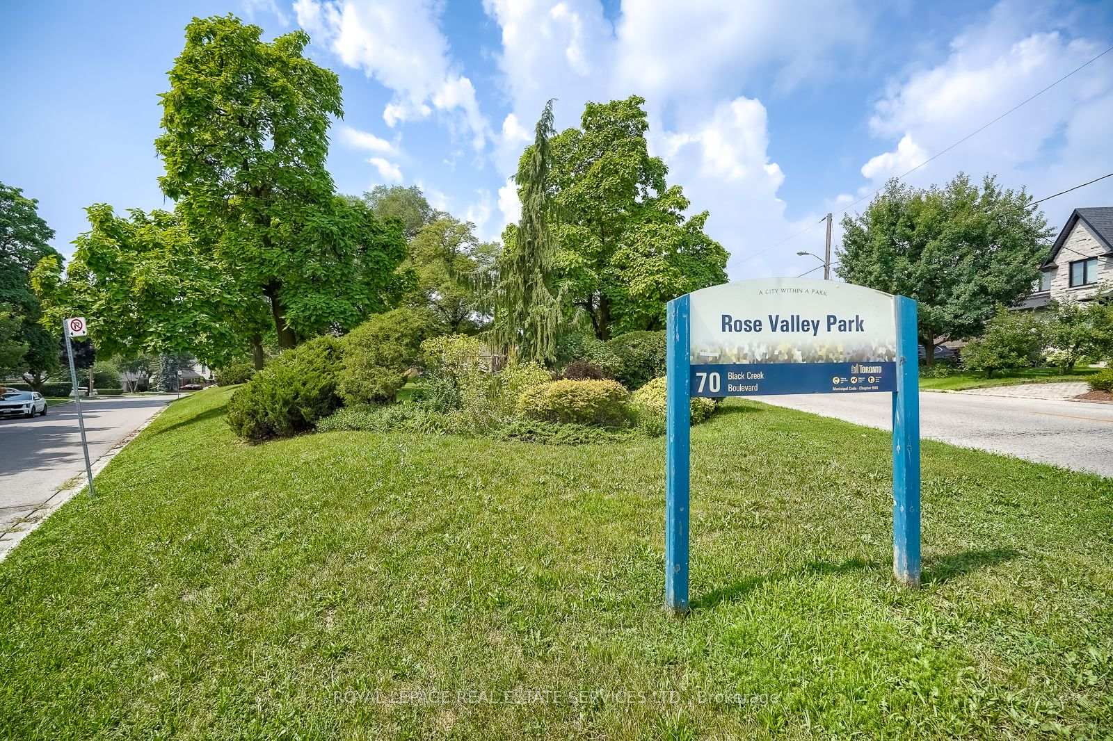Photo 45 of 42 Black Creek Boulevard, Toronto, Rockcliffe-Smythe — HOMEH