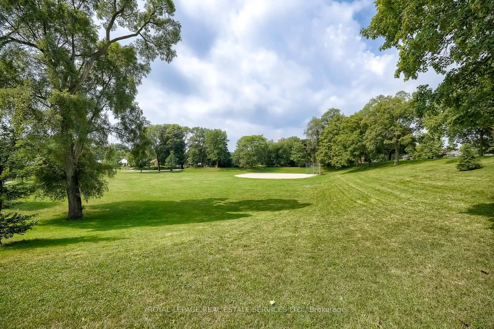 Photo 47 of 42 Black Creek Boulevard, Toronto, Rockcliffe-Smythe — HOMEH