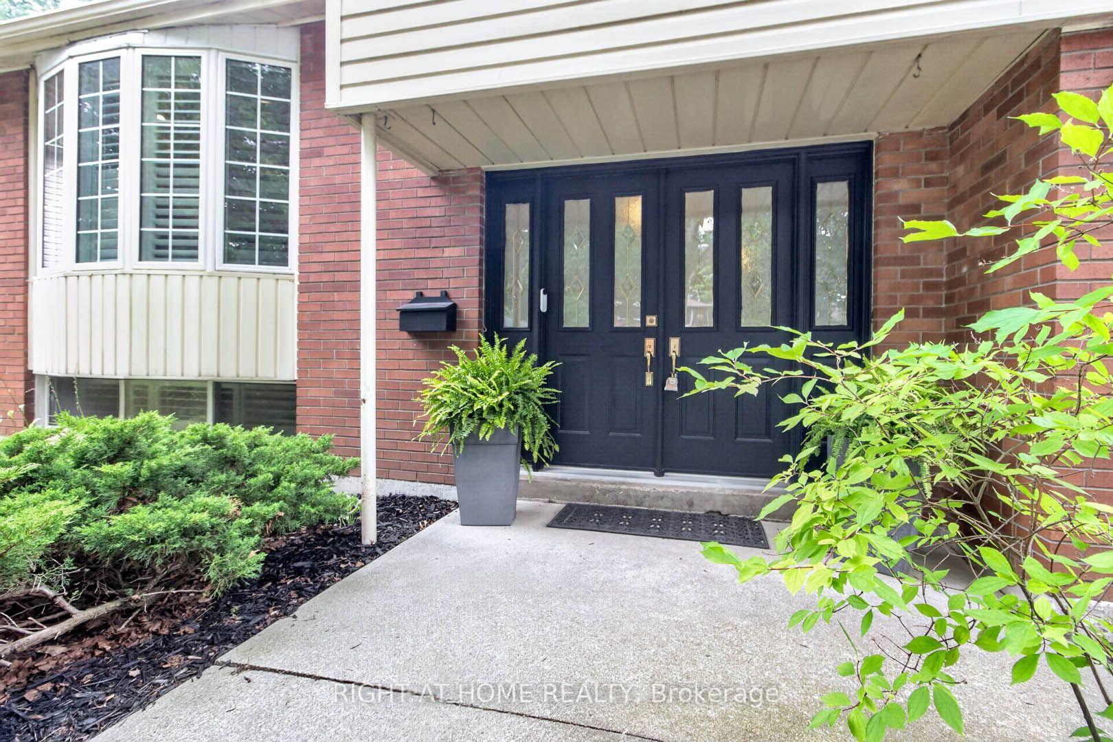 Photo 4 of 516 Kenmarr Crescent, Burlington, Appleby — HOMEH