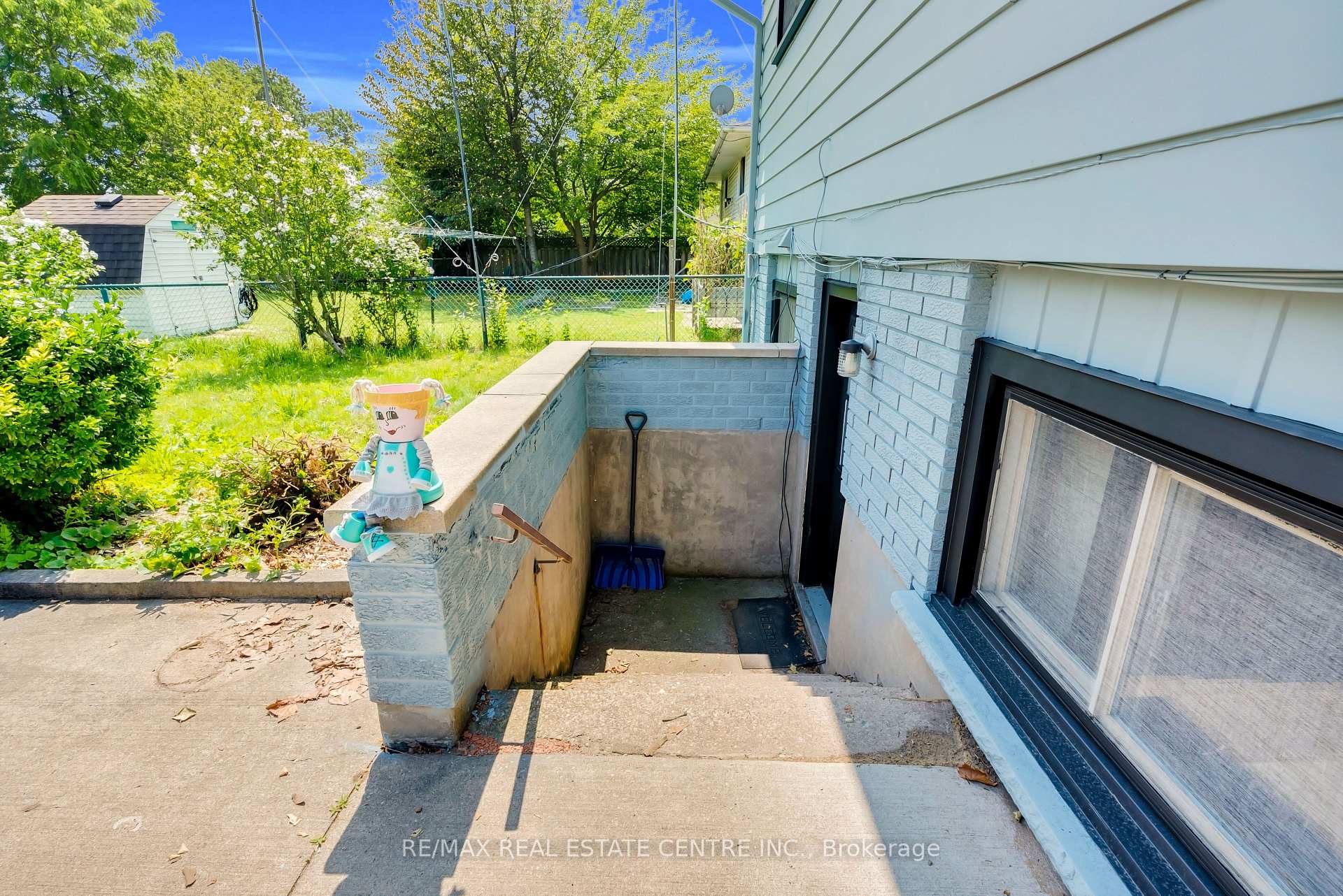 Photo 37 of 448 Mitchell Avenue, Niagara Falls, Morrison — HOMEH