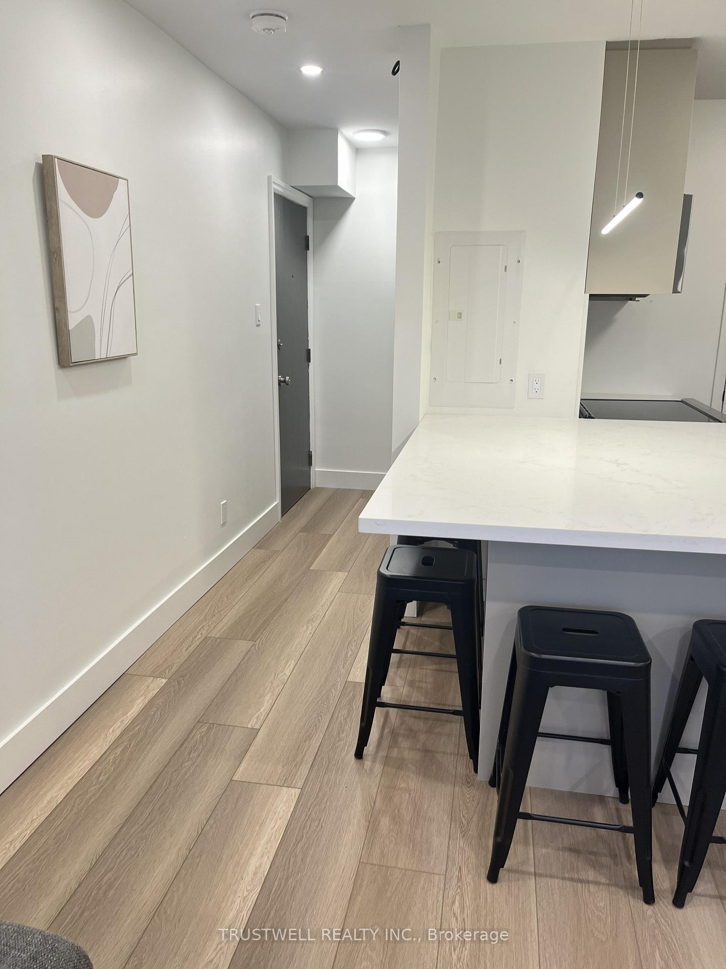 Photo 3 of Unit Unit B, 909 Millwood Road, Toronto, Leaside — HOMEH