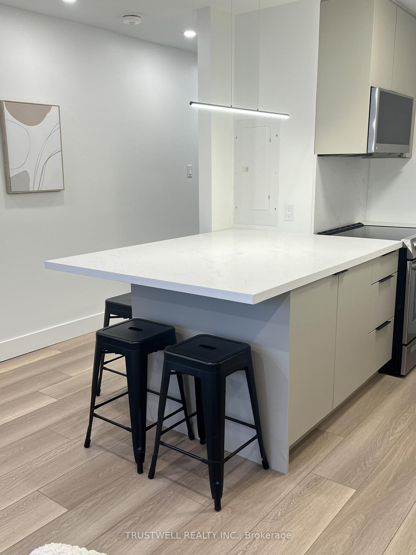 Photo 4 of Unit Unit B, 909 Millwood Road, Toronto, Leaside — HOMEH