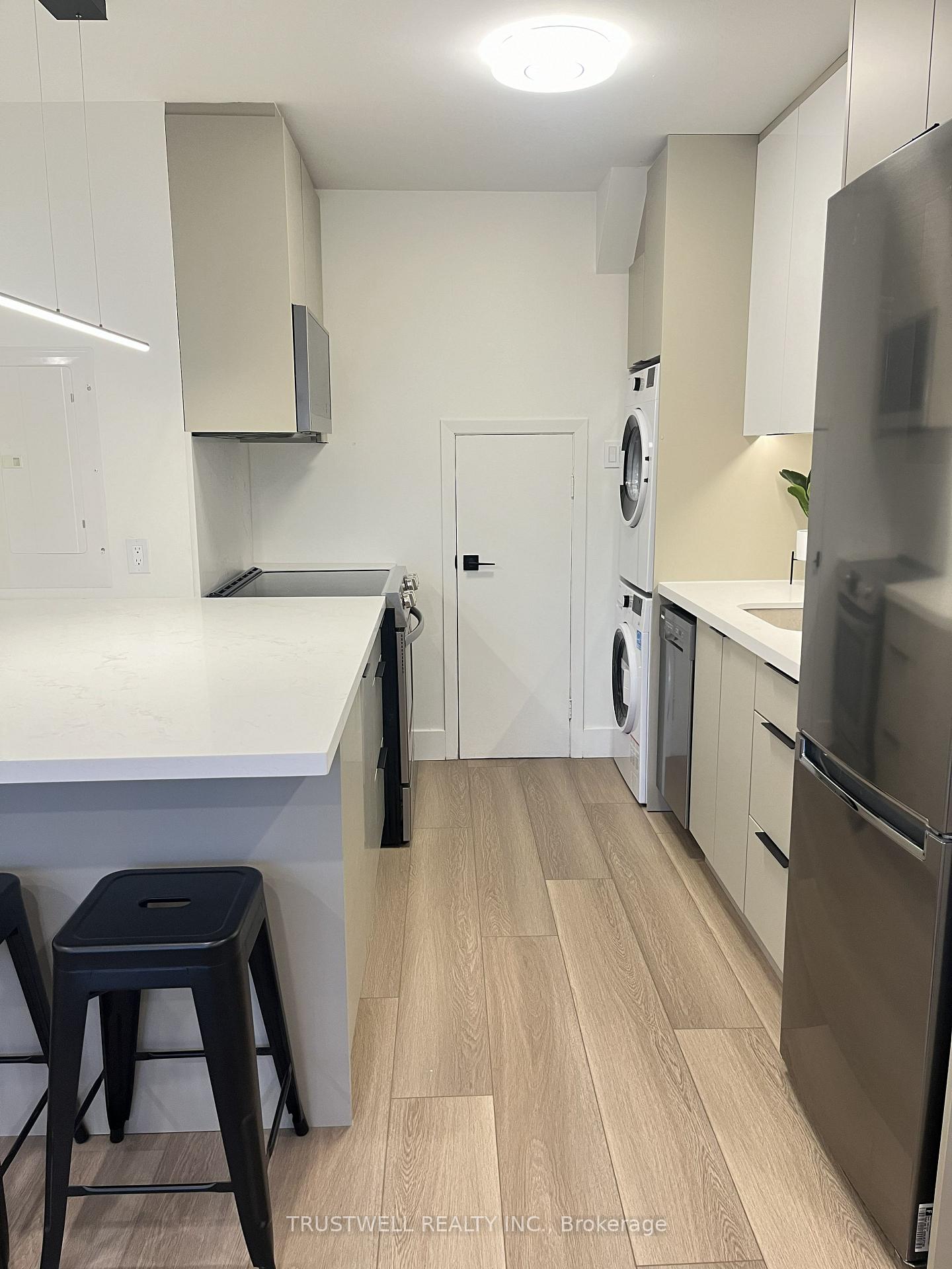Photo 6 of Unit Unit B, 909 Millwood Road, Toronto, Leaside — HOMEH