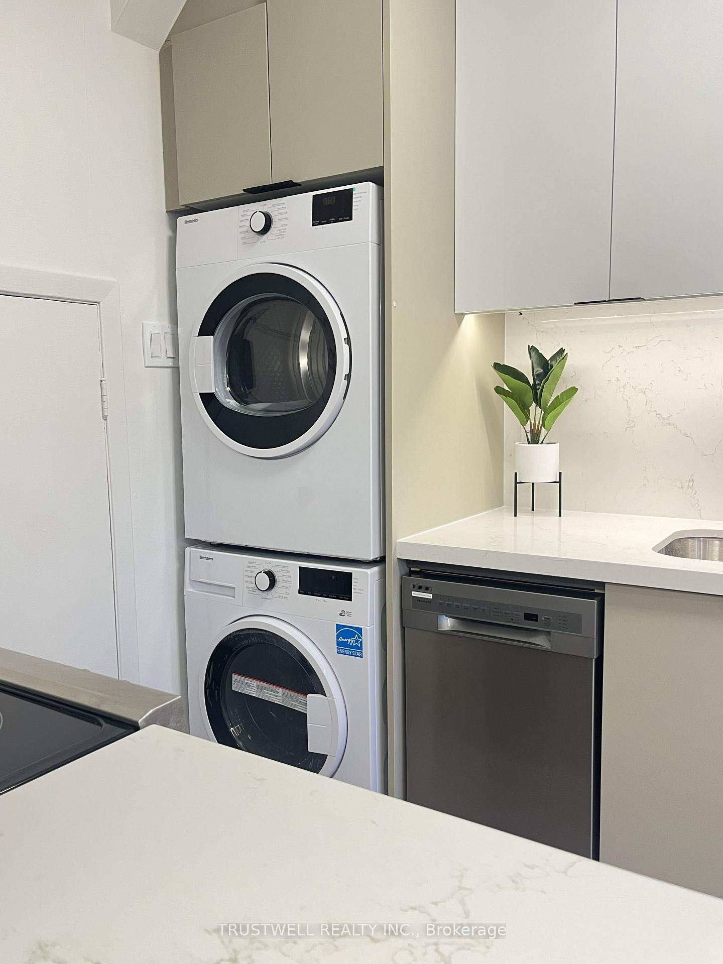 Photo 7 of Unit Unit B, 909 Millwood Road, Toronto, Leaside — HOMEH