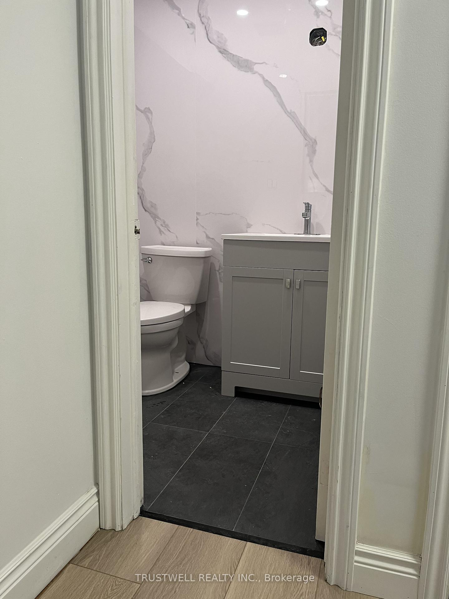 Photo 15 of Unit Unit B, 909 Millwood Road, Toronto, Leaside — HOMEH