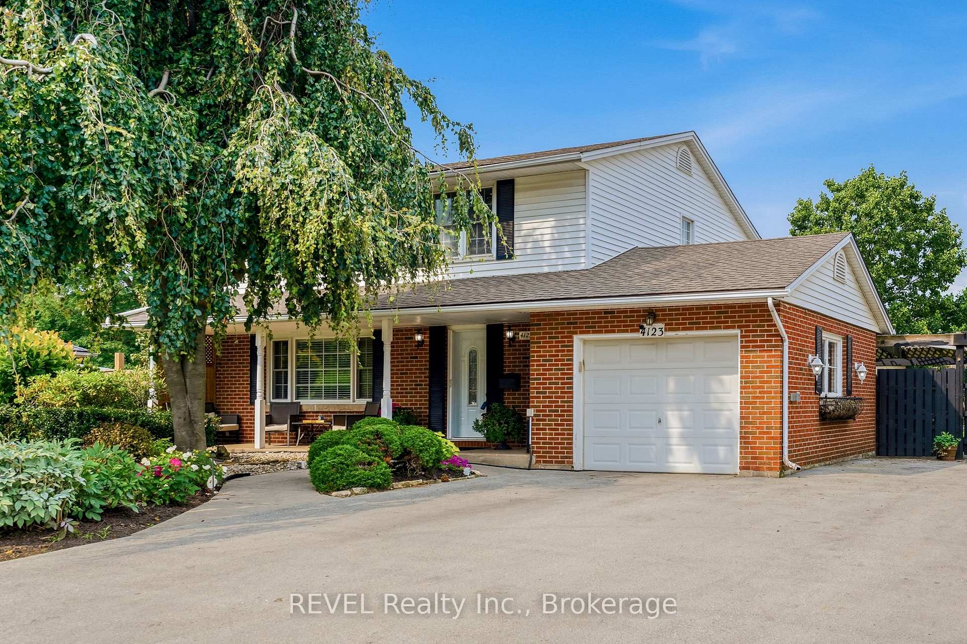Photo 2 of 4123 Dorchester Road, Niagara Falls, Morrison — HOMEH