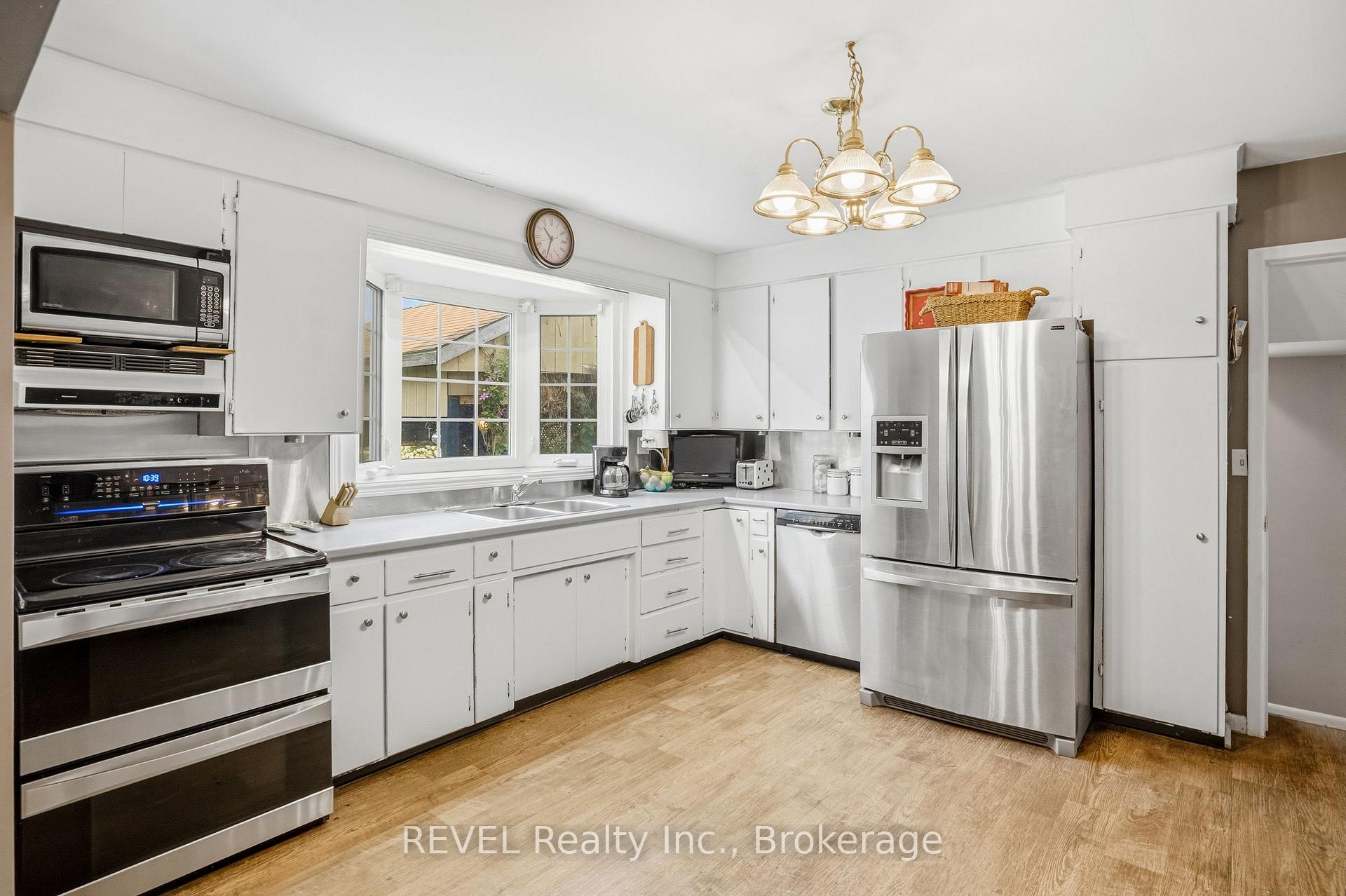 Photo 13 of 4123 Dorchester Road, Niagara Falls, Morrison — HOMEH