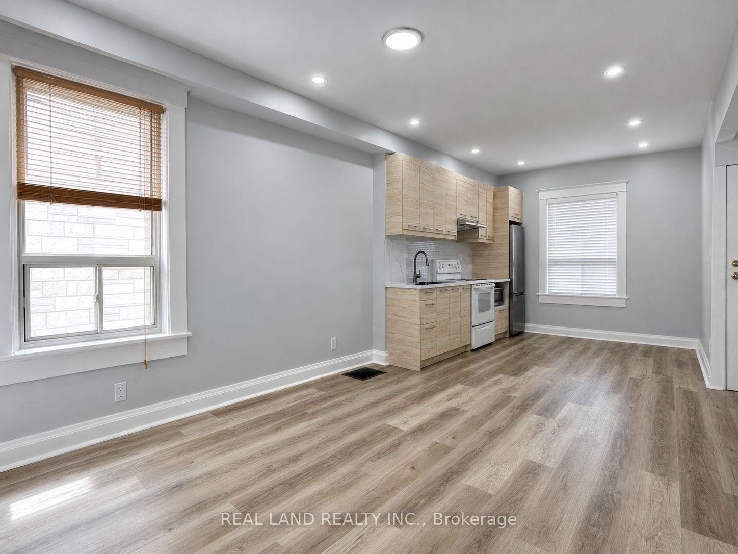 Photo 1 of Unit MAIN FLOOR, 225 Coxwell Avenue, Toronto, Woodbine Corridor — HOMEH