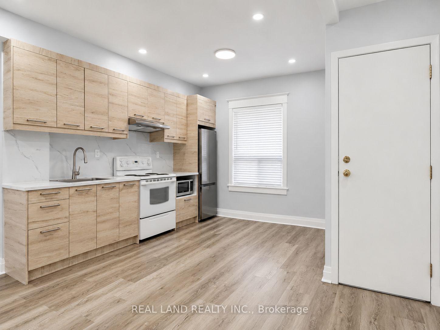 Photo 2 of Unit MAIN FLOOR, 225 Coxwell Avenue, Toronto, Woodbine Corridor — HOMEH