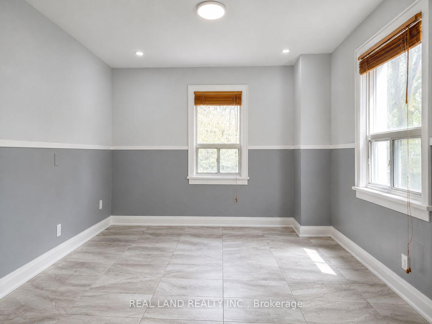 Photo 4 of Unit MAIN FLOOR, 225 Coxwell Avenue, Toronto, Woodbine Corridor — HOMEH