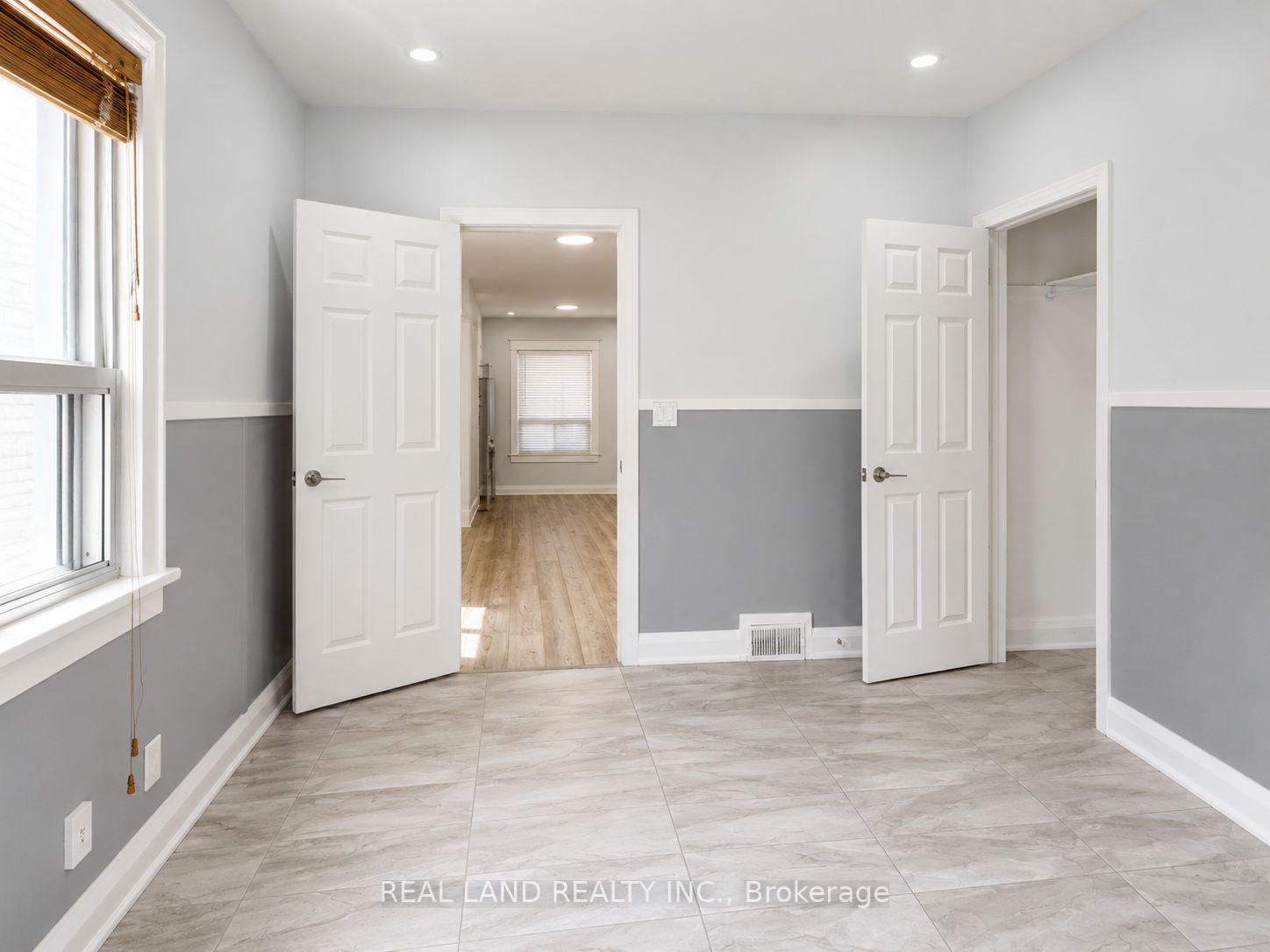 Photo 5 of Unit MAIN FLOOR, 225 Coxwell Avenue, Toronto, Woodbine Corridor — HOMEH