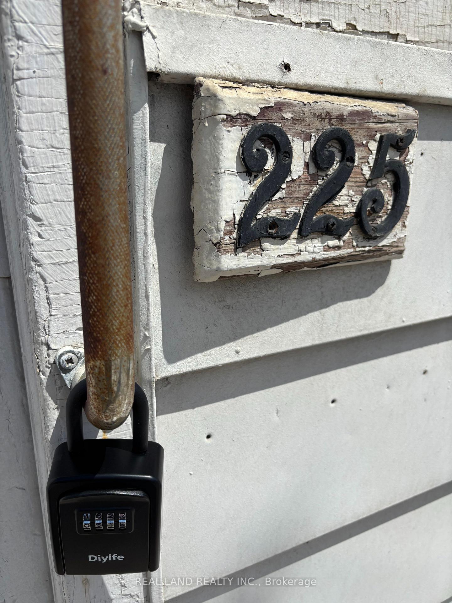 Photo 9 of Unit MAIN FLOOR, 225 Coxwell Avenue, Toronto, Woodbine Corridor — HOMEH