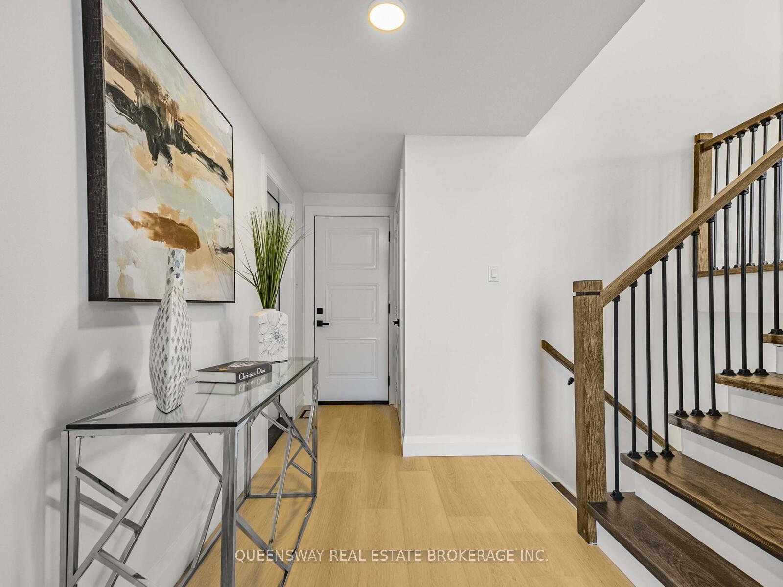 Photo 4 of 1128 Pinegrove Road, Oakville, West — HOMEH