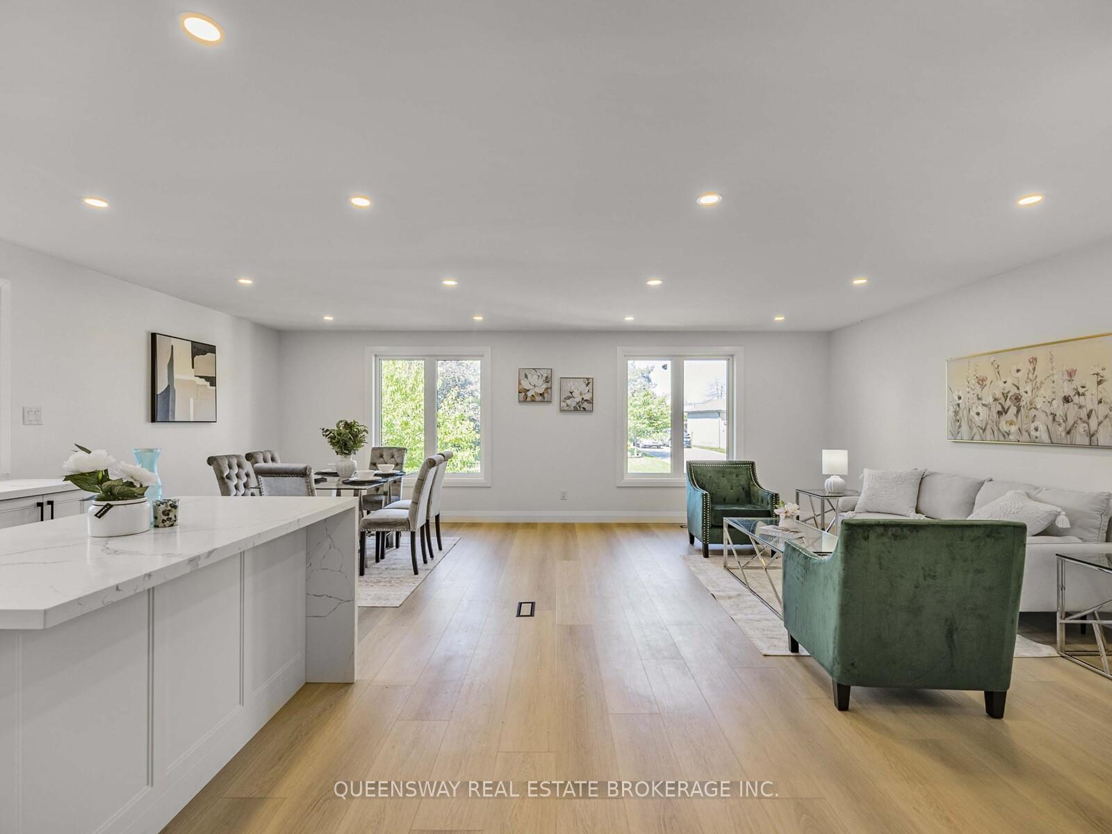 Photo 5 of 1128 Pinegrove Road, Oakville, West — HOMEH