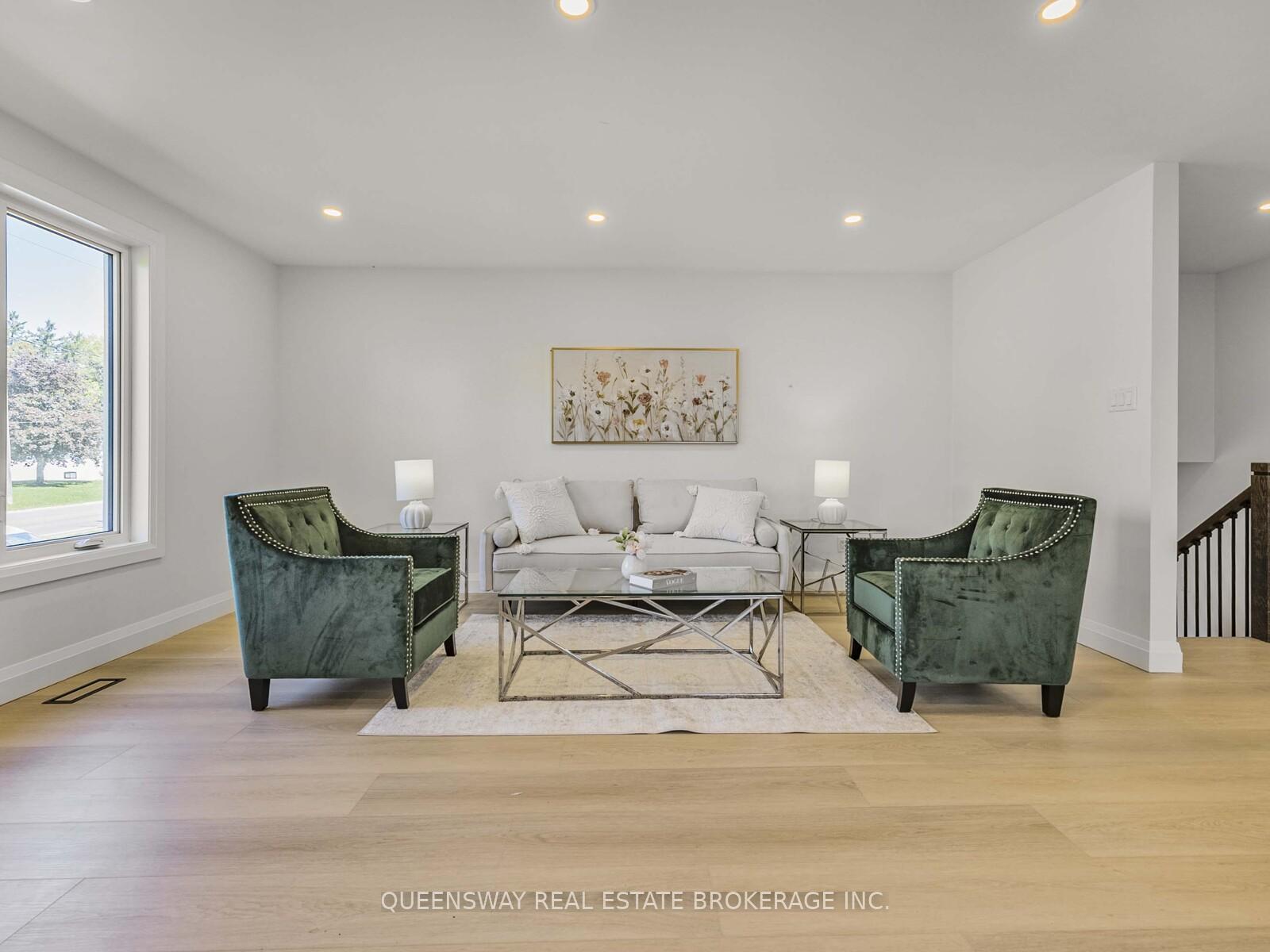 Photo 6 of 1128 Pinegrove Road, Oakville, West — HOMEH