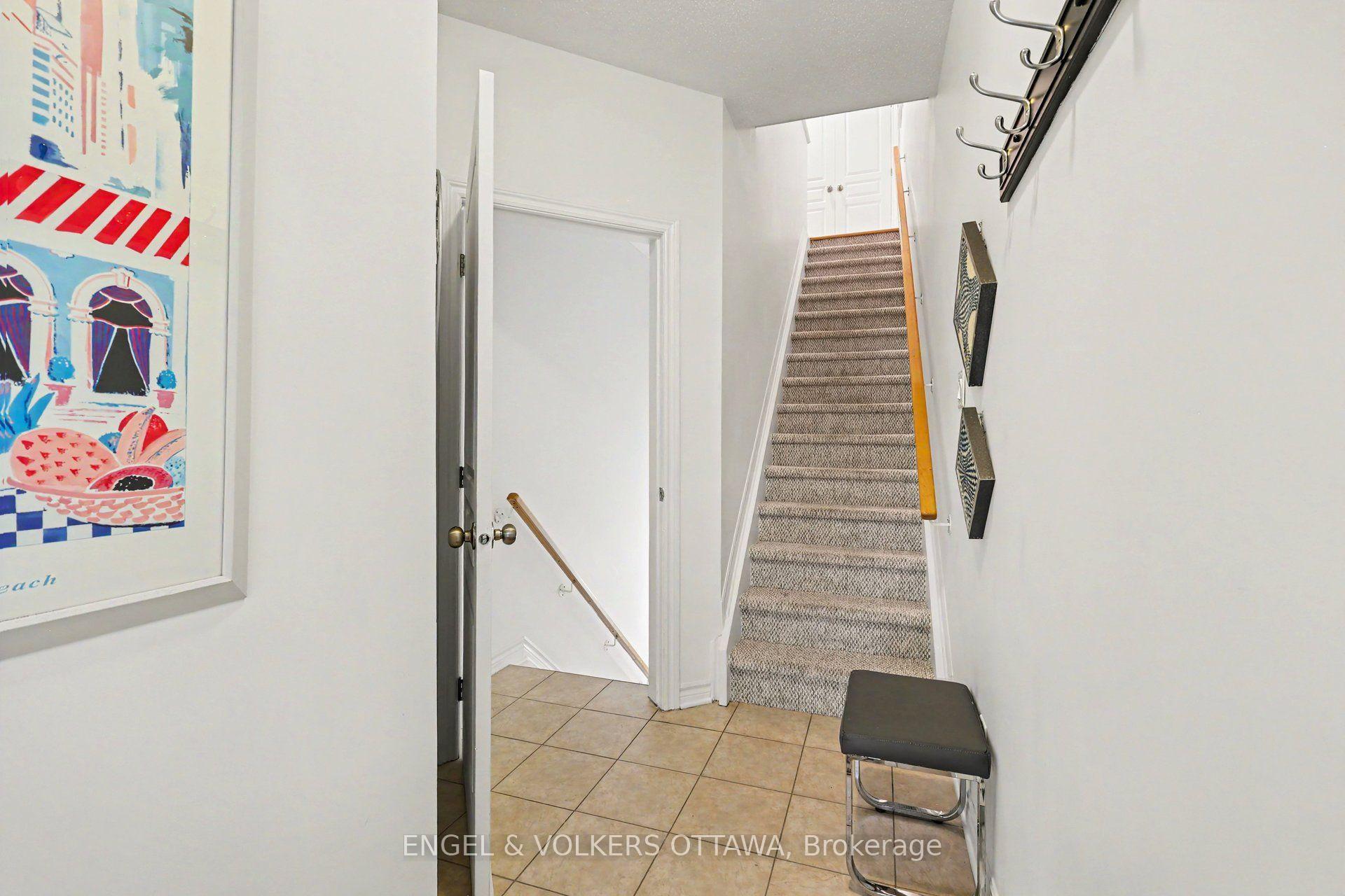 Photo 4 of 53 Hawkstone Gate, Ottawa, Kanata - Beaverbrook — HOMEH