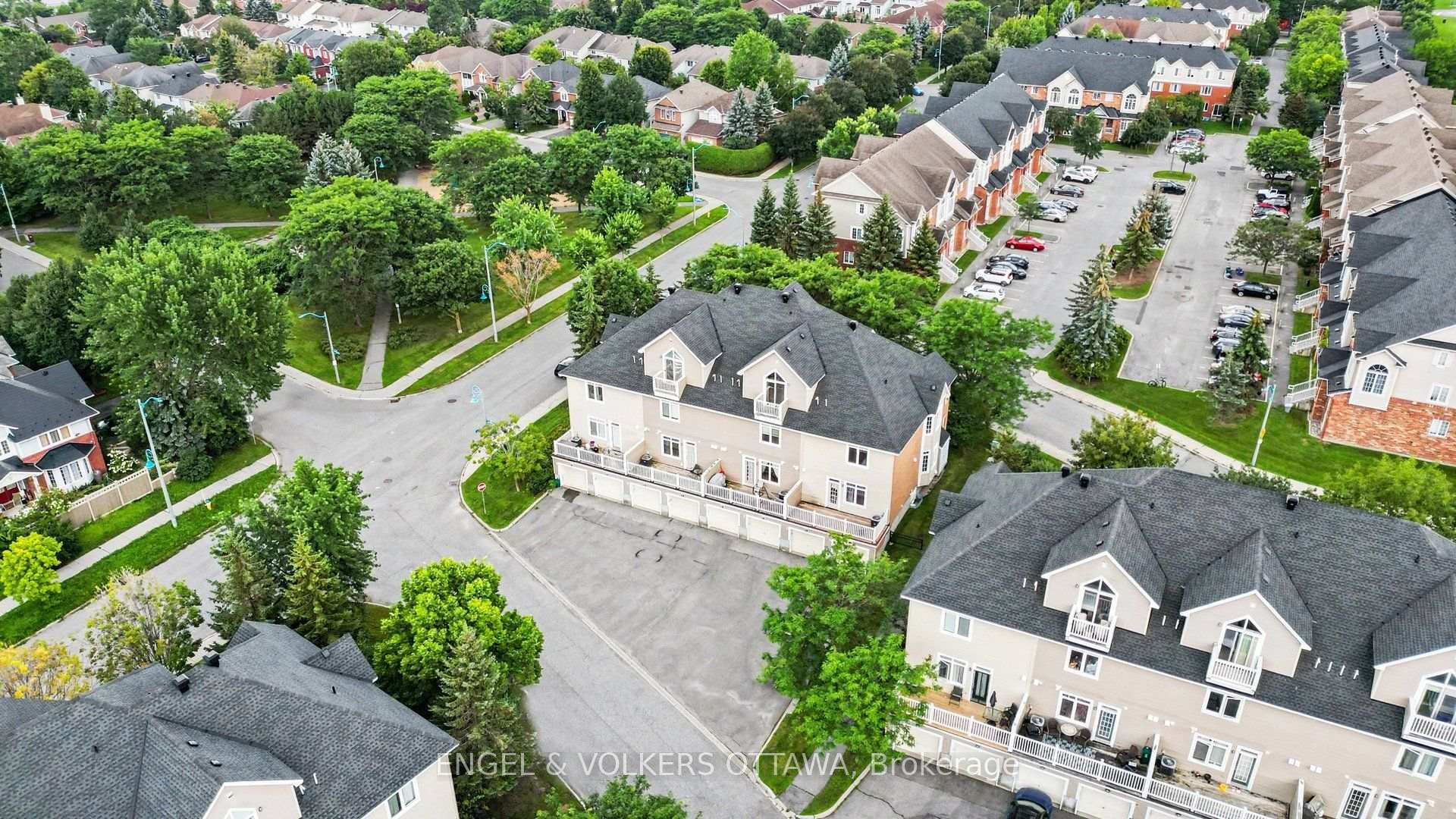Photo 22 of 53 Hawkstone Gate, Ottawa, Kanata - Beaverbrook — HOMEH