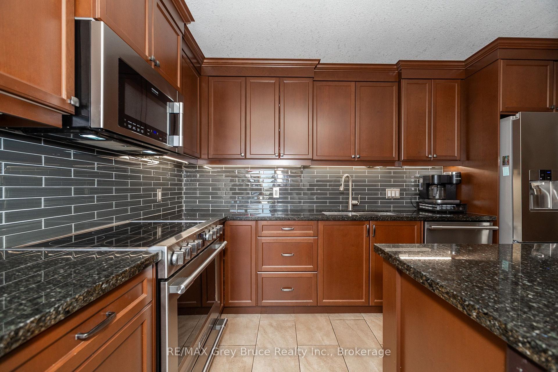 Photo 10 of 2591 7th Avenue E, Owen Sound — HOMEH