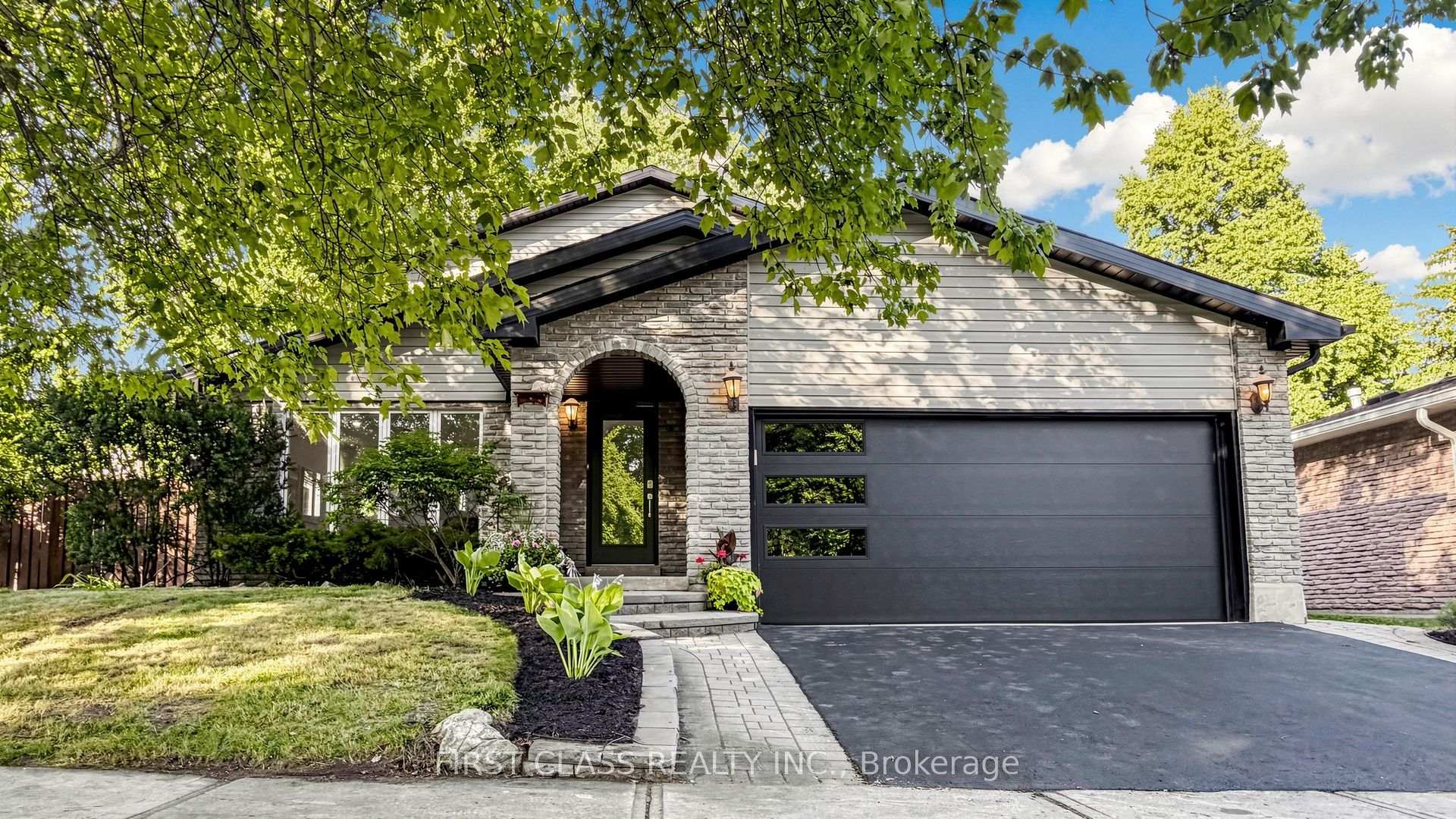 Photo 1 of 2337 Devon Road, Oakville, Ford — HOMEH
