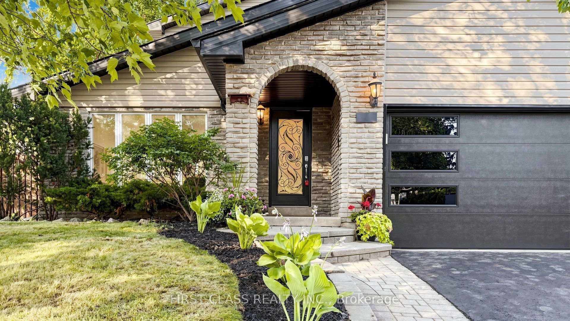 Photo 3 of 2337 Devon Road, Oakville, Ford — HOMEH