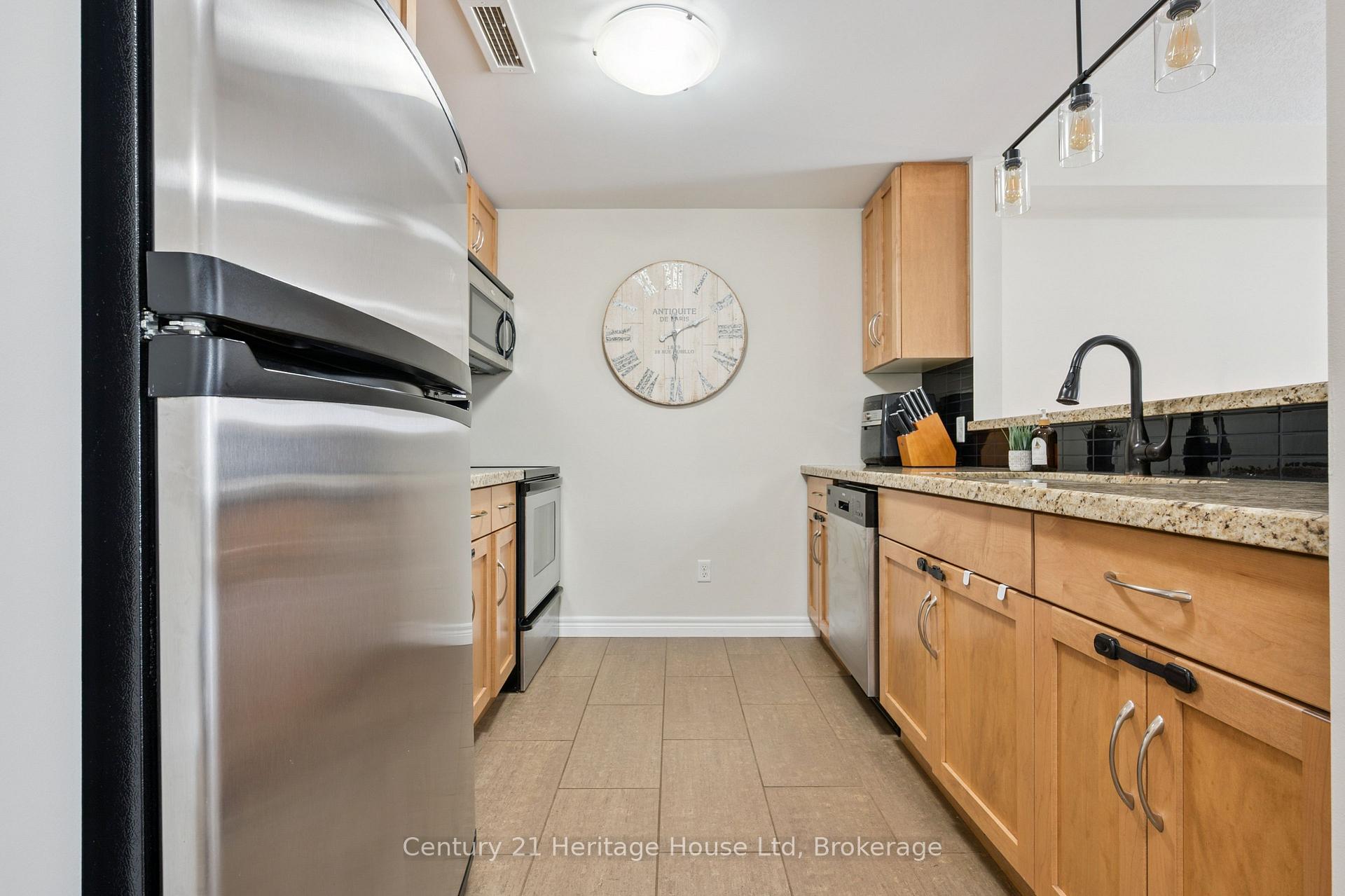 Photo 11 of Unit 207, 901 Paisley Road, Guelph, Willow West/Sugarbush/West Acres — HOMEH