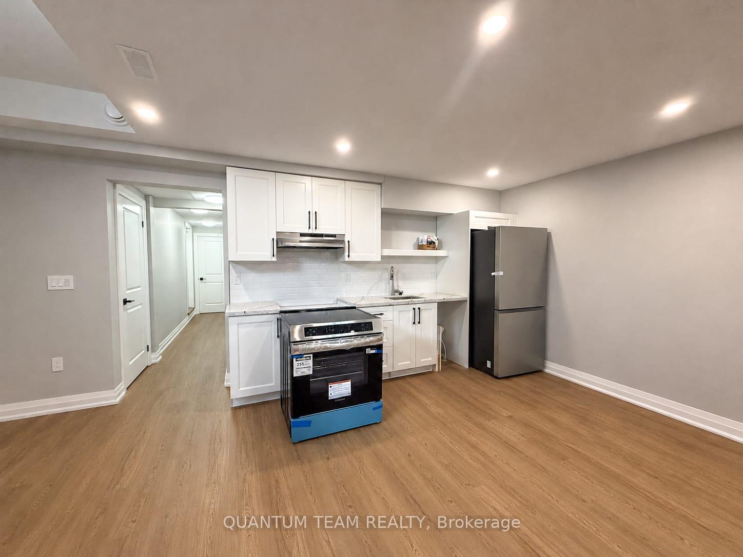 Photo 3 of Unit 2, 6196 Curlin Crescent, Niagara Falls, Forestview — HOMEH