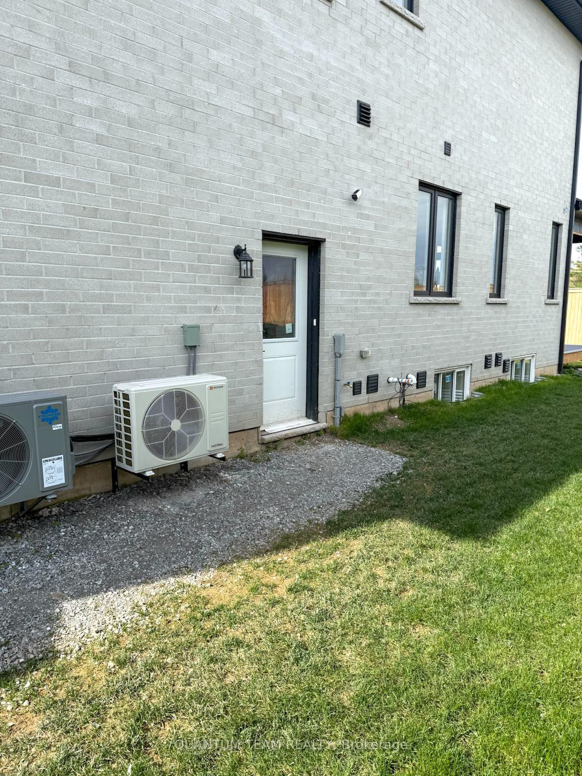 Photo 8 of Unit 2, 6196 Curlin Crescent, Niagara Falls, Forestview — HOMEH