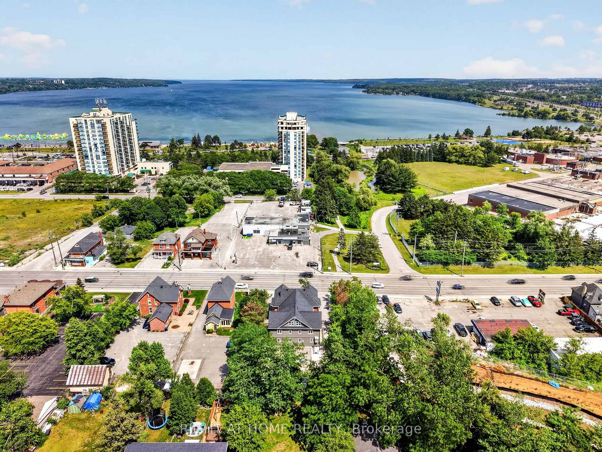 Photo 4 of Unit 204, 170 Bradford Street, Barrie, City Centre — HOMEH