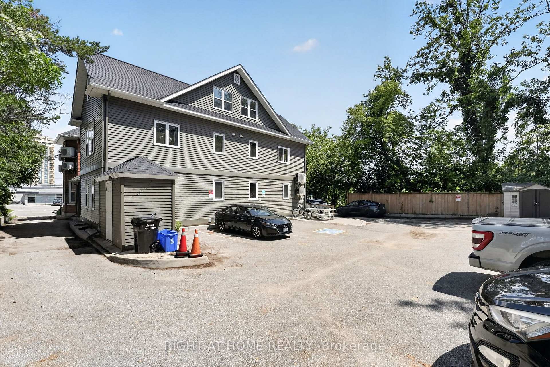 Photo 7 of Unit 204, 170 Bradford Street, Barrie, City Centre — HOMEH