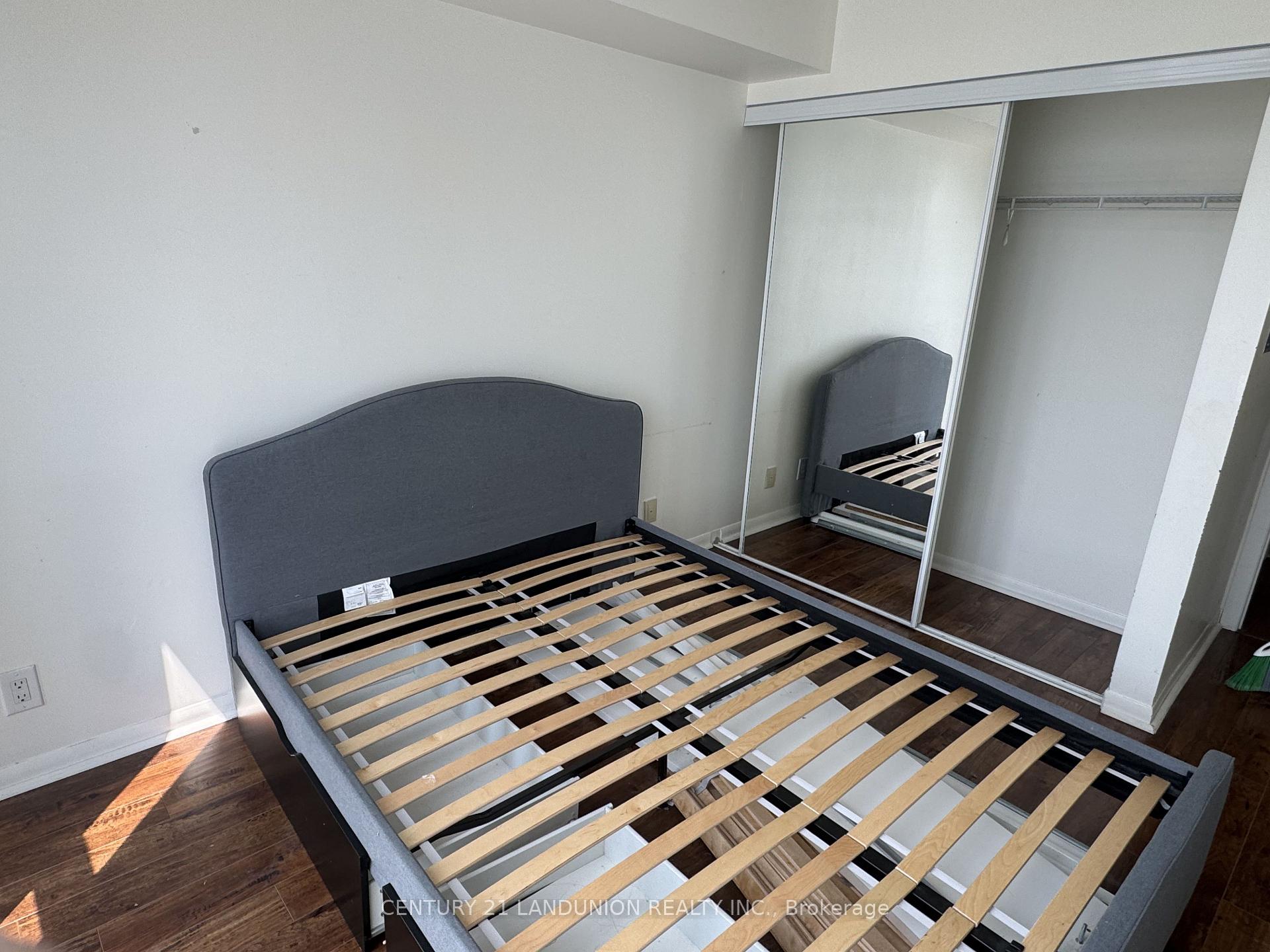 Photo 4 of Unit 910, 96 St Patrick Street, Toronto, Kensington-Chinatown — HOMEH