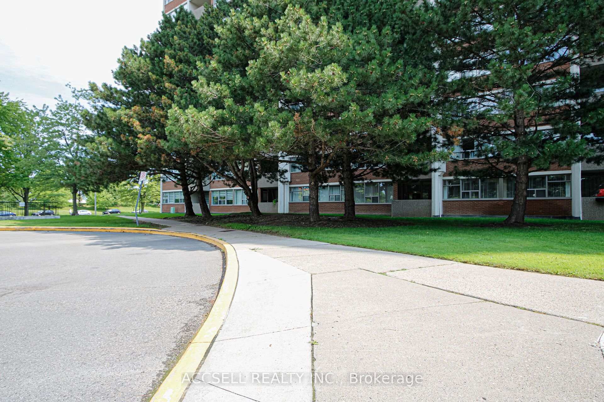 Photo 4 of 45 silver springs Boulevard, Scarborough, L'Amoreaux — HOMEH