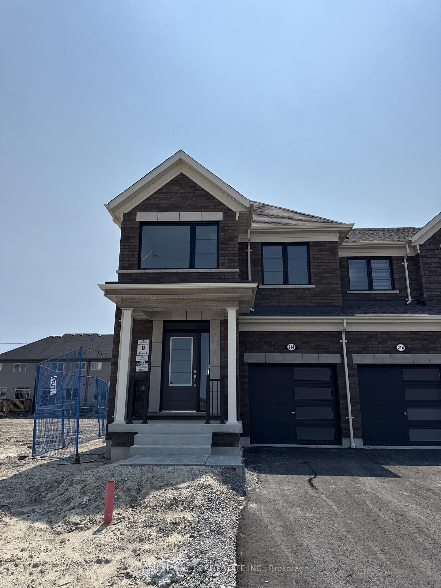Photo 2 of 214 Stinson Crescent, Clarington, Courtice — HOMEH
