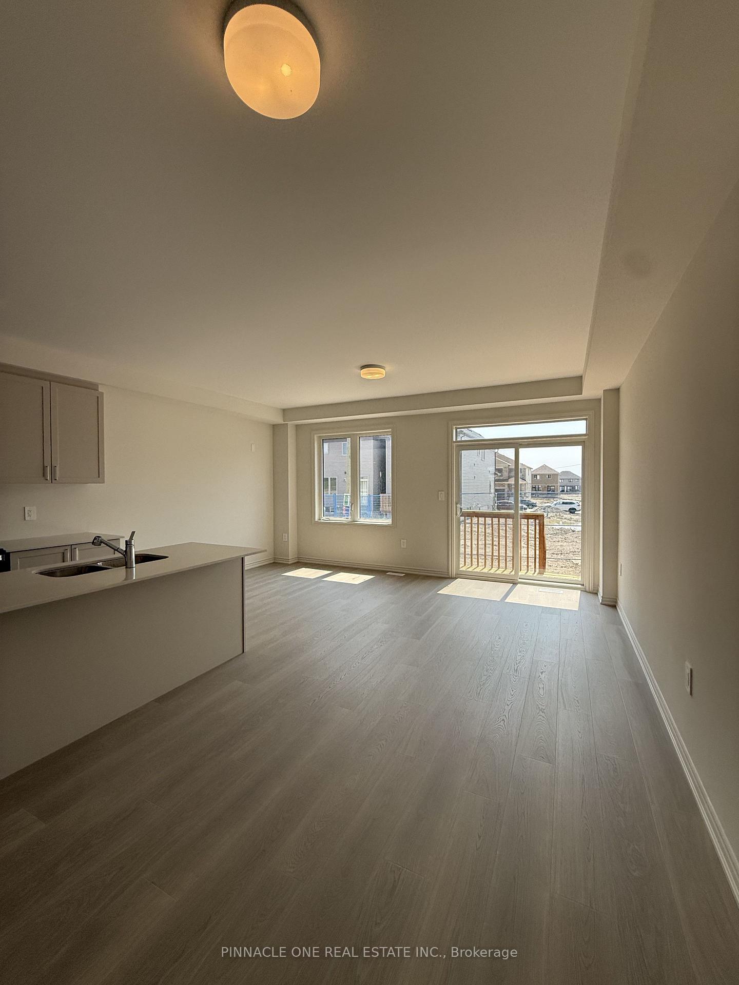 Photo 3 of 214 Stinson Crescent, Clarington, Courtice — HOMEH