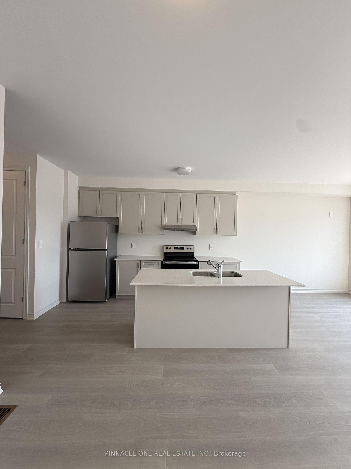 Photo 5 of 214 Stinson Crescent, Clarington, Courtice — HOMEH