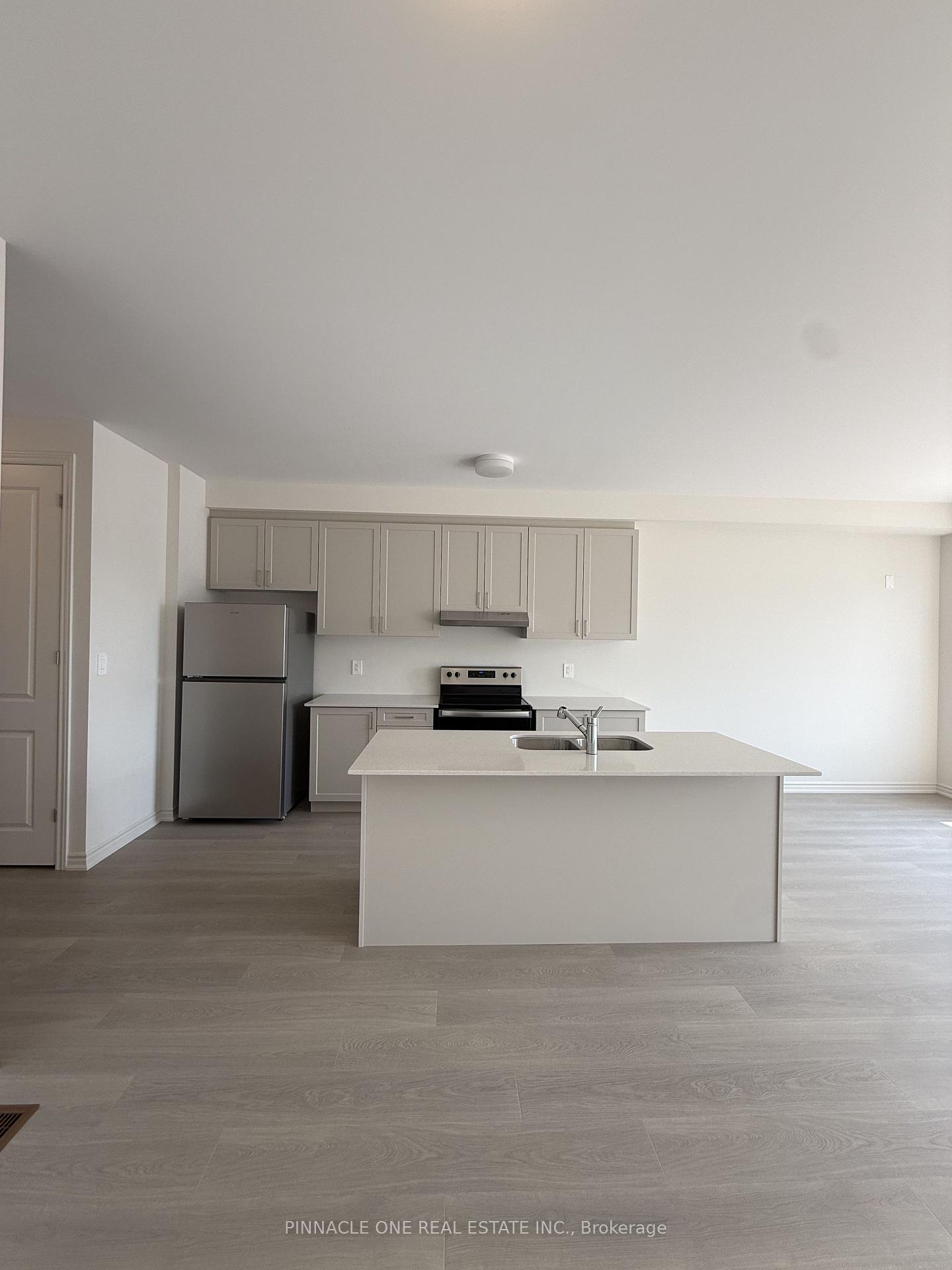 Photo 6 of 214 Stinson Crescent, Clarington, Courtice — HOMEH