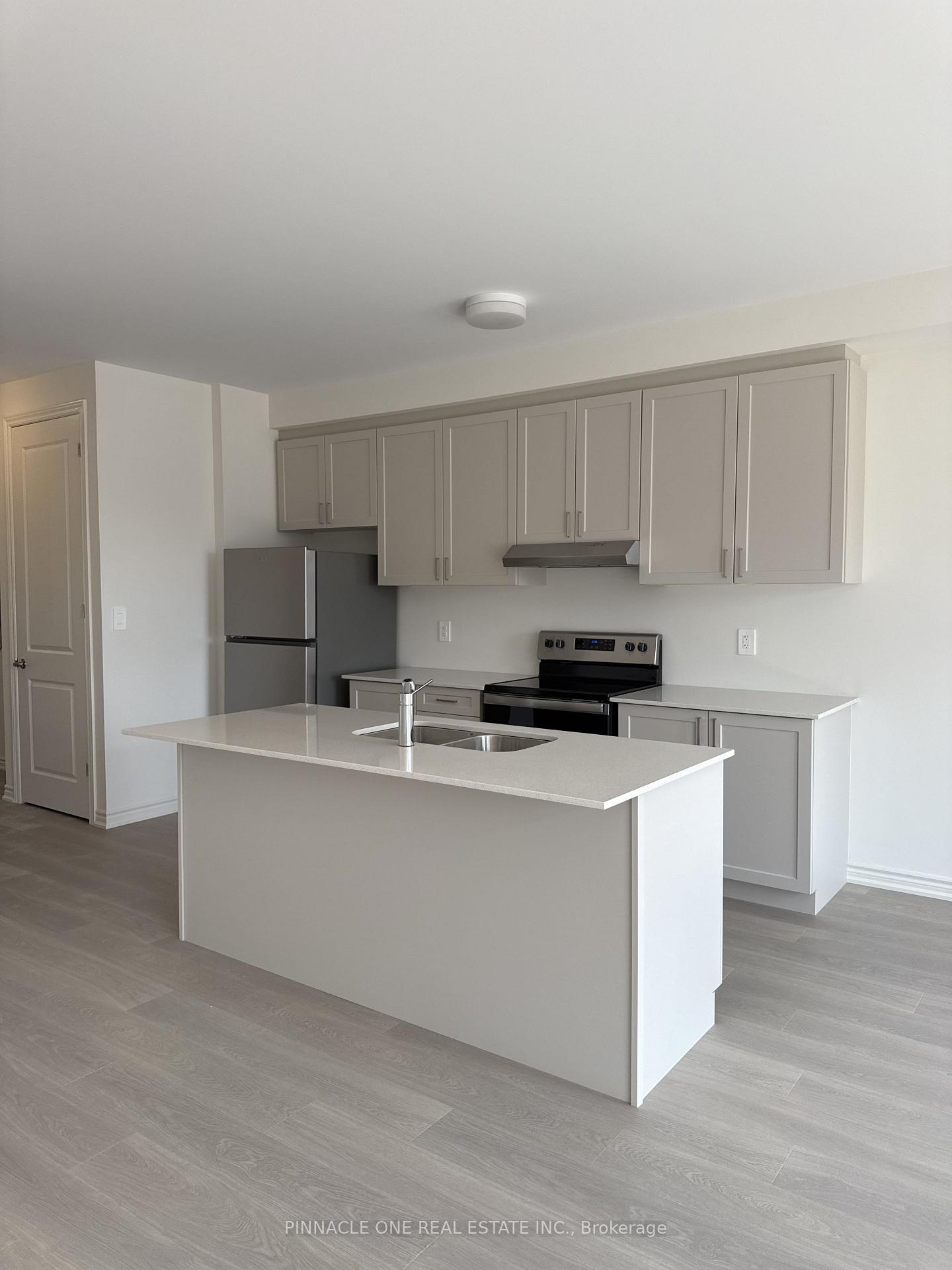 Photo 7 of 214 Stinson Crescent, Clarington, Courtice — HOMEH